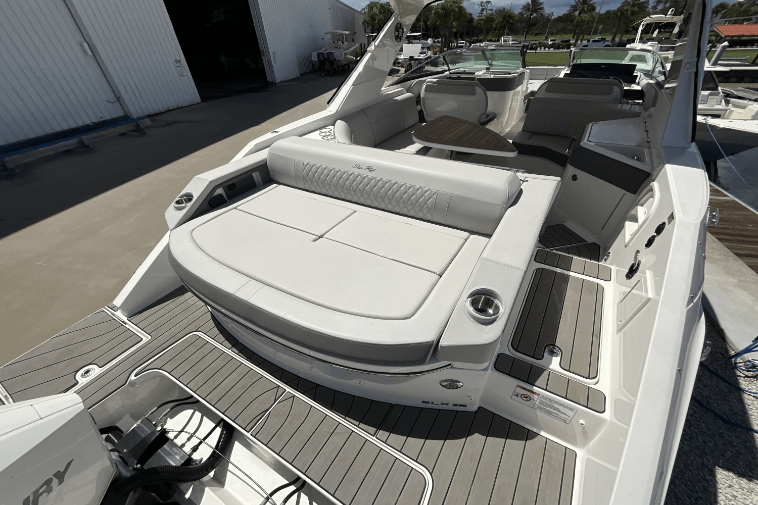 Slide: The Image of Sea Ray 310 SLX OUTBOARD 2023 - 19