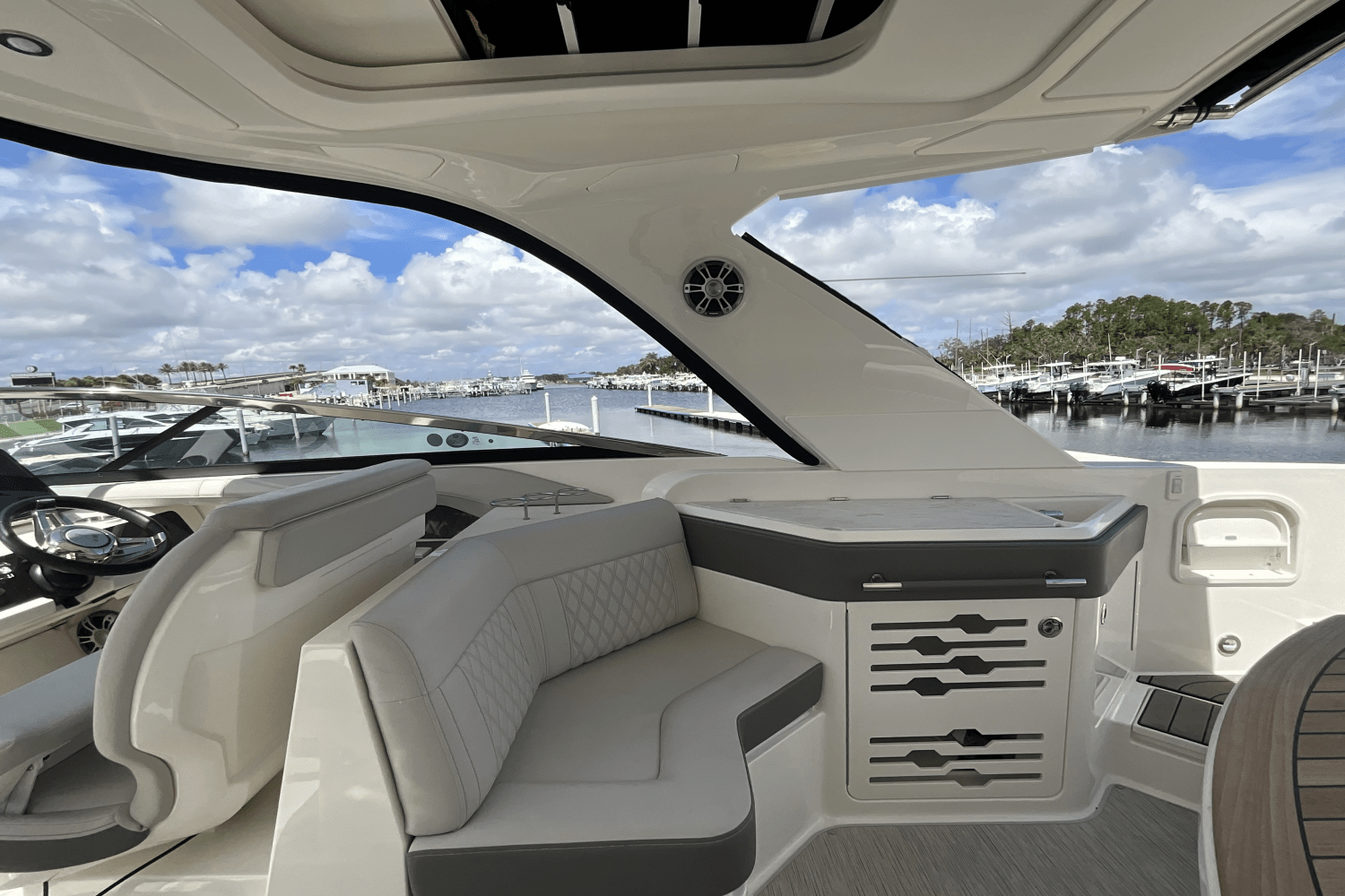 Slide: The Image of Sea Ray 310 SLX OUTBOARD 2023 - 20