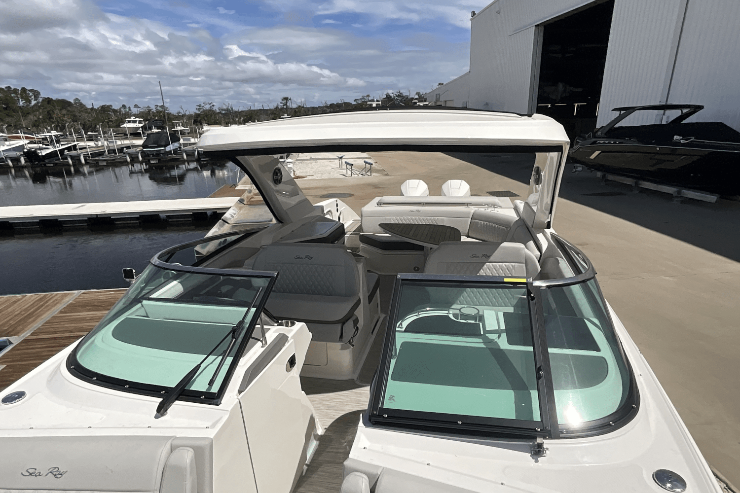 Slide: The Image of Sea Ray 310 SLX OUTBOARD 2023 - 23