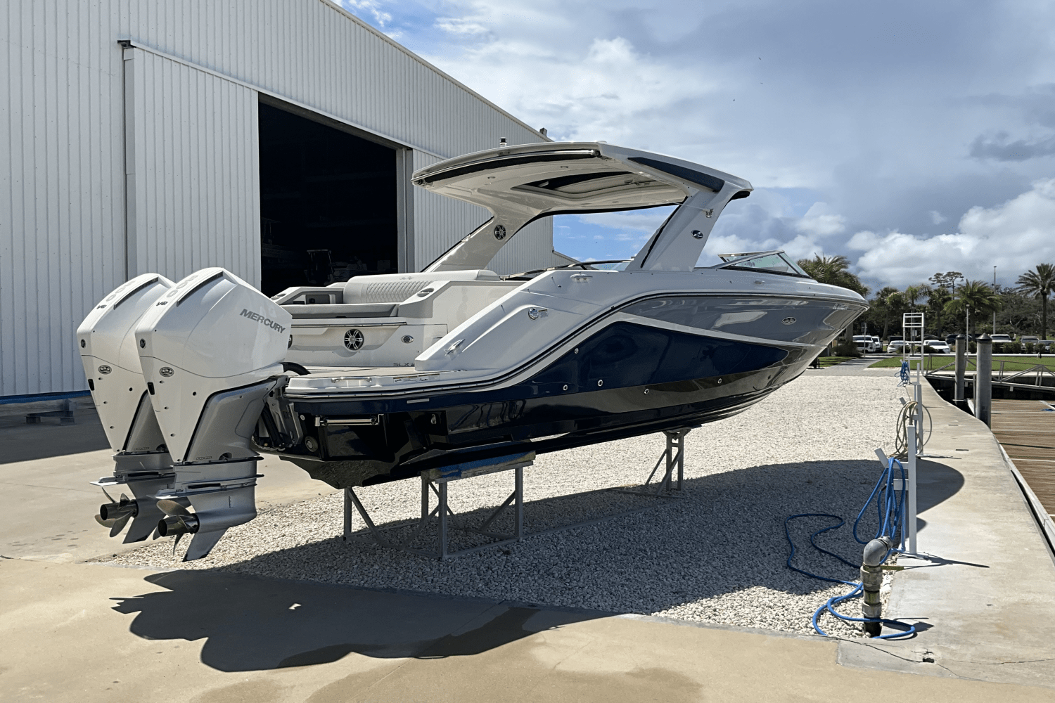 Slide: The Image of Sea Ray 310 SLX OUTBOARD 2023 - 3