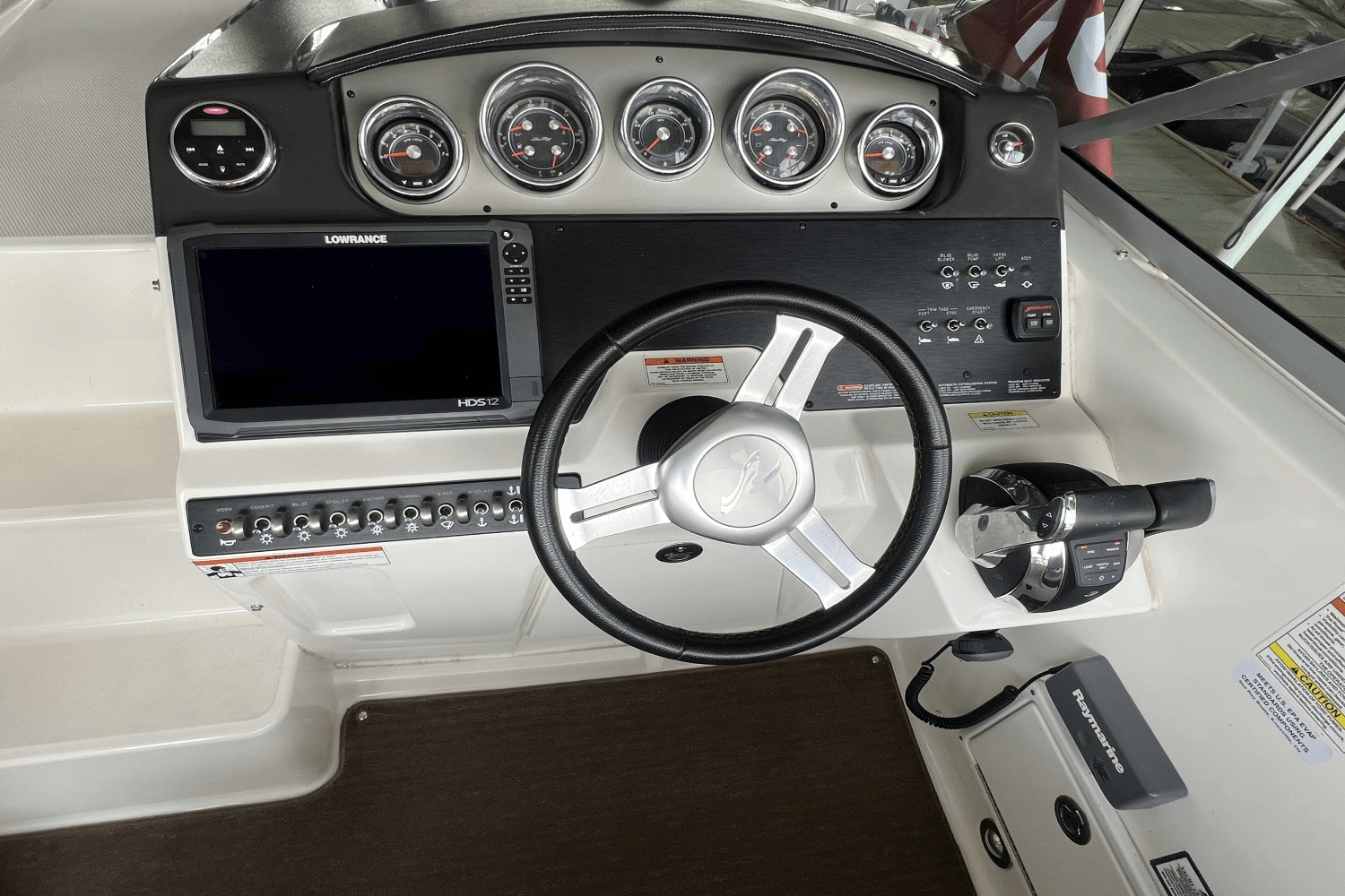 Slide: The Image of Sea Ray 310 SUNDANCER 2015 - 11