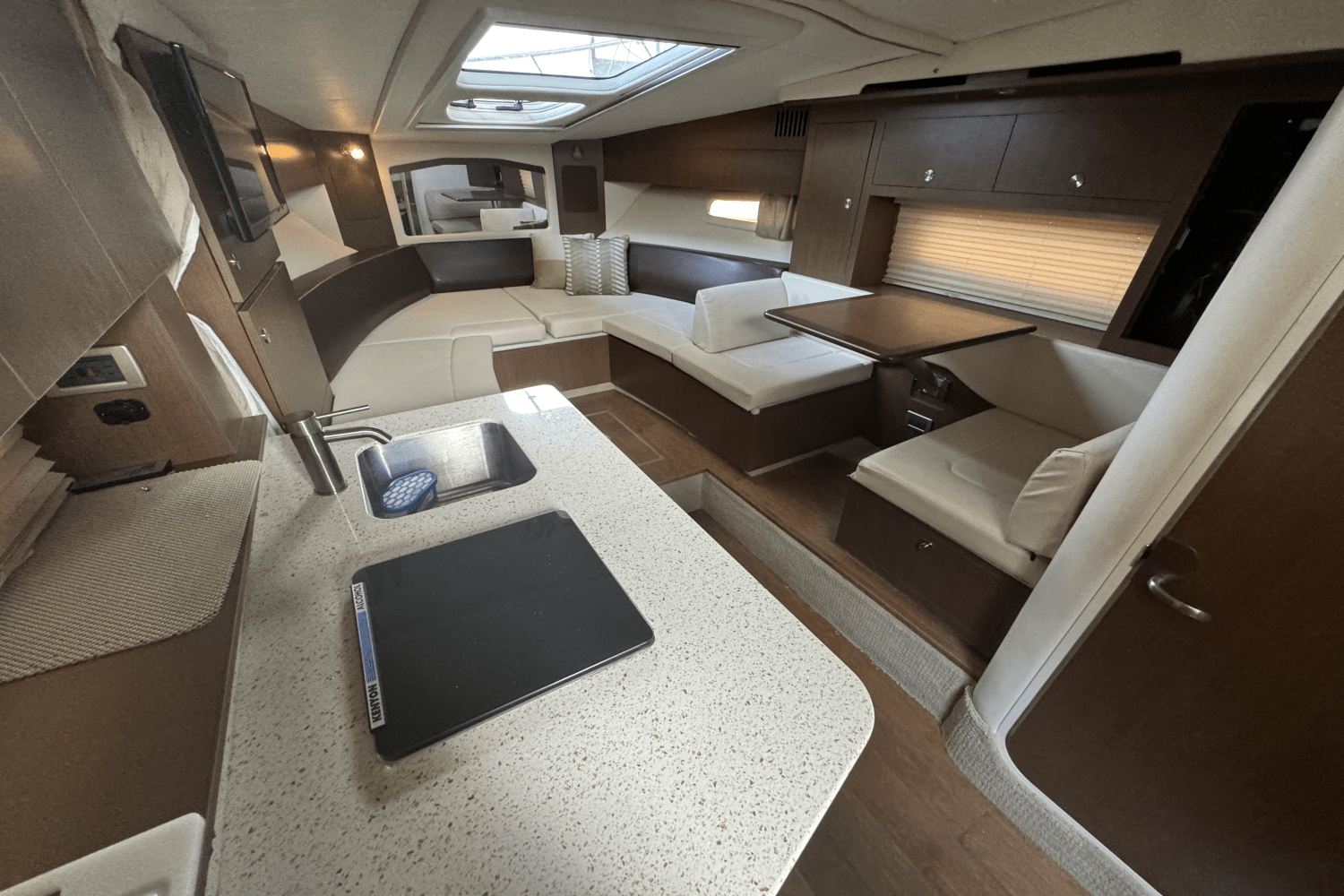 Slide: The Image of Sea Ray 310 SUNDANCER 2015 - 12