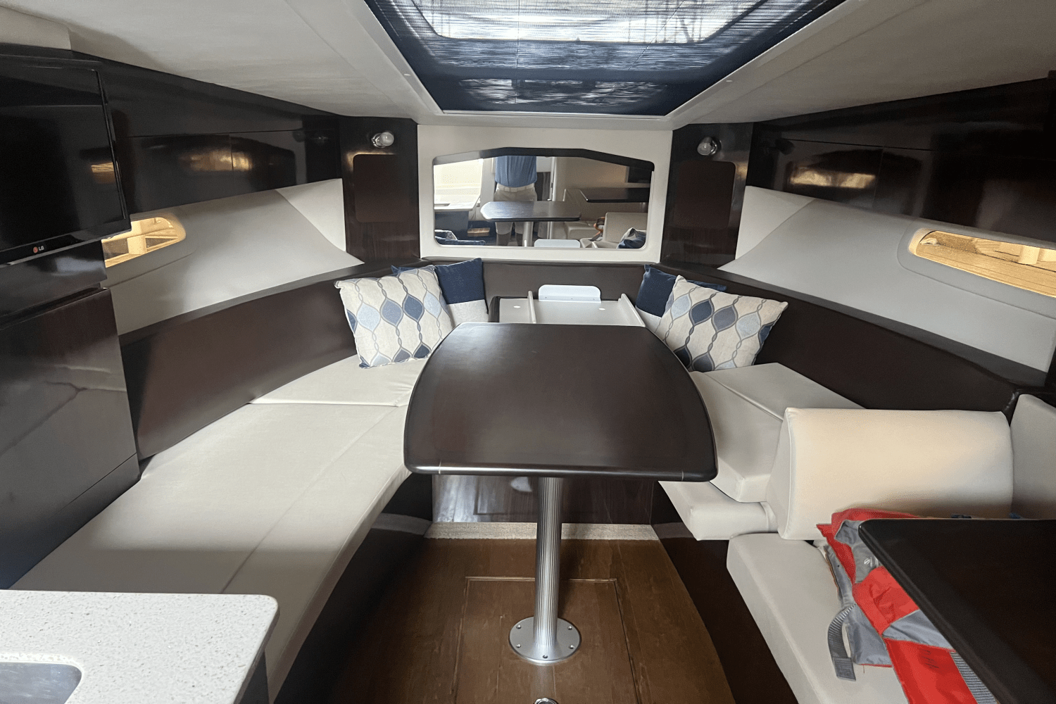 Slide: The Image of Sea Ray 310 SUNDANCER 2015 - 15