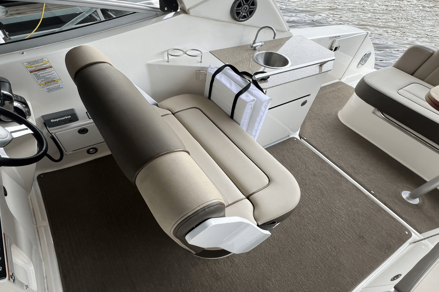 Slide: The Image of Sea Ray 310 SUNDANCER 2015 - 8