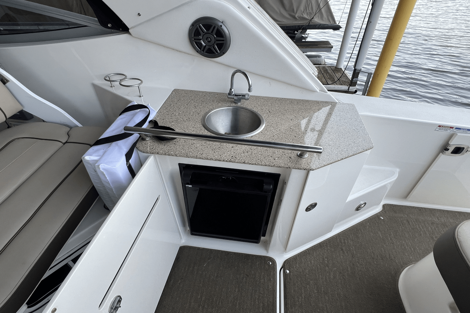 Slide: The Image of Sea Ray 310 SUNDANCER 2015 - 9