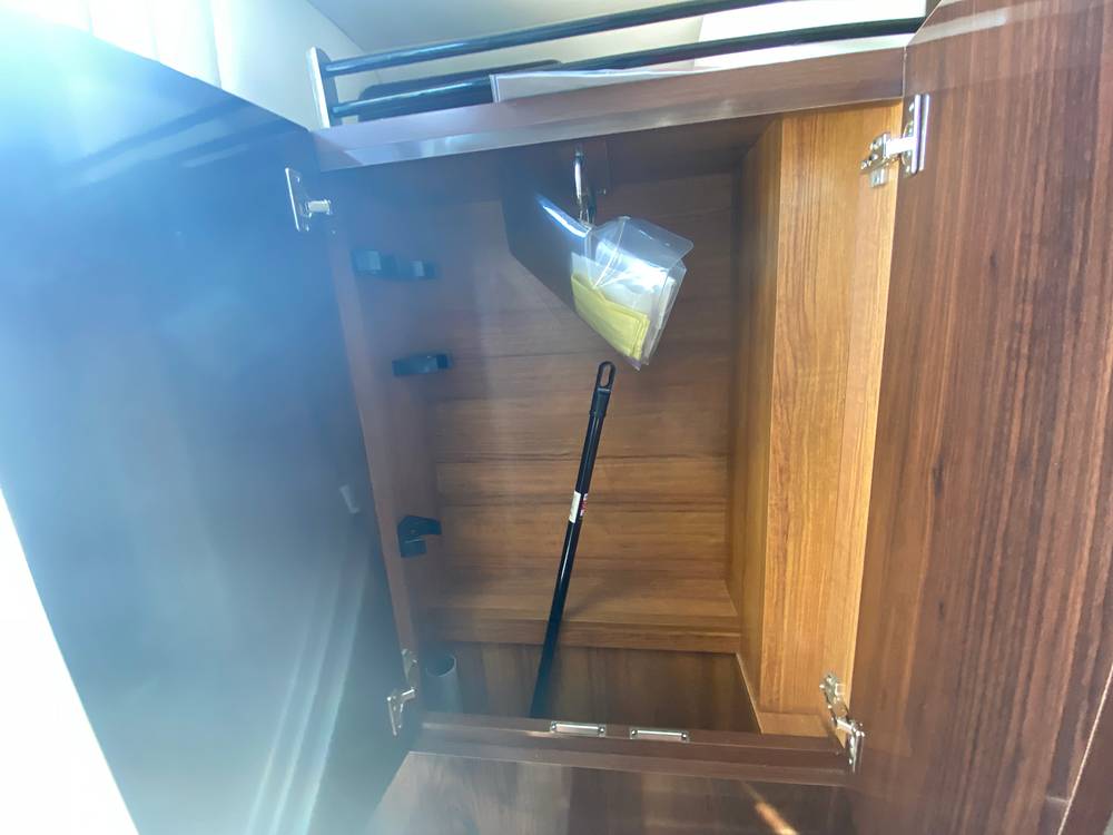 Slide: The Image of Sea Ray 310 Sundancer w/Axius 2015 - 15517822