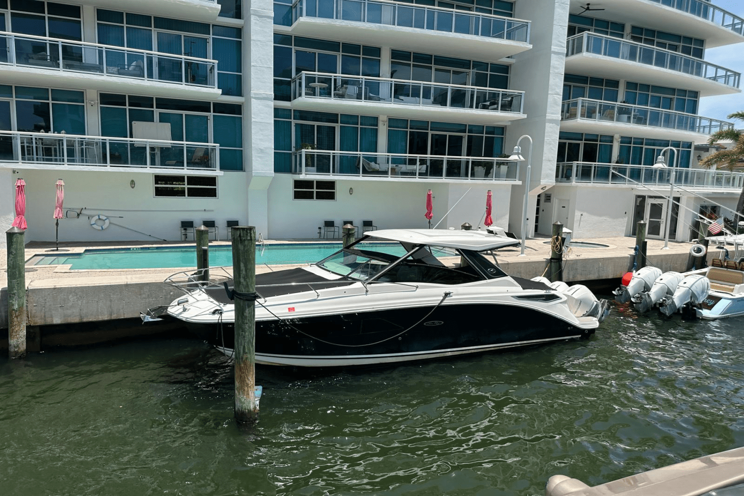 Slide: The Image of Sea Ray 320 DA-OB 2023 - 0