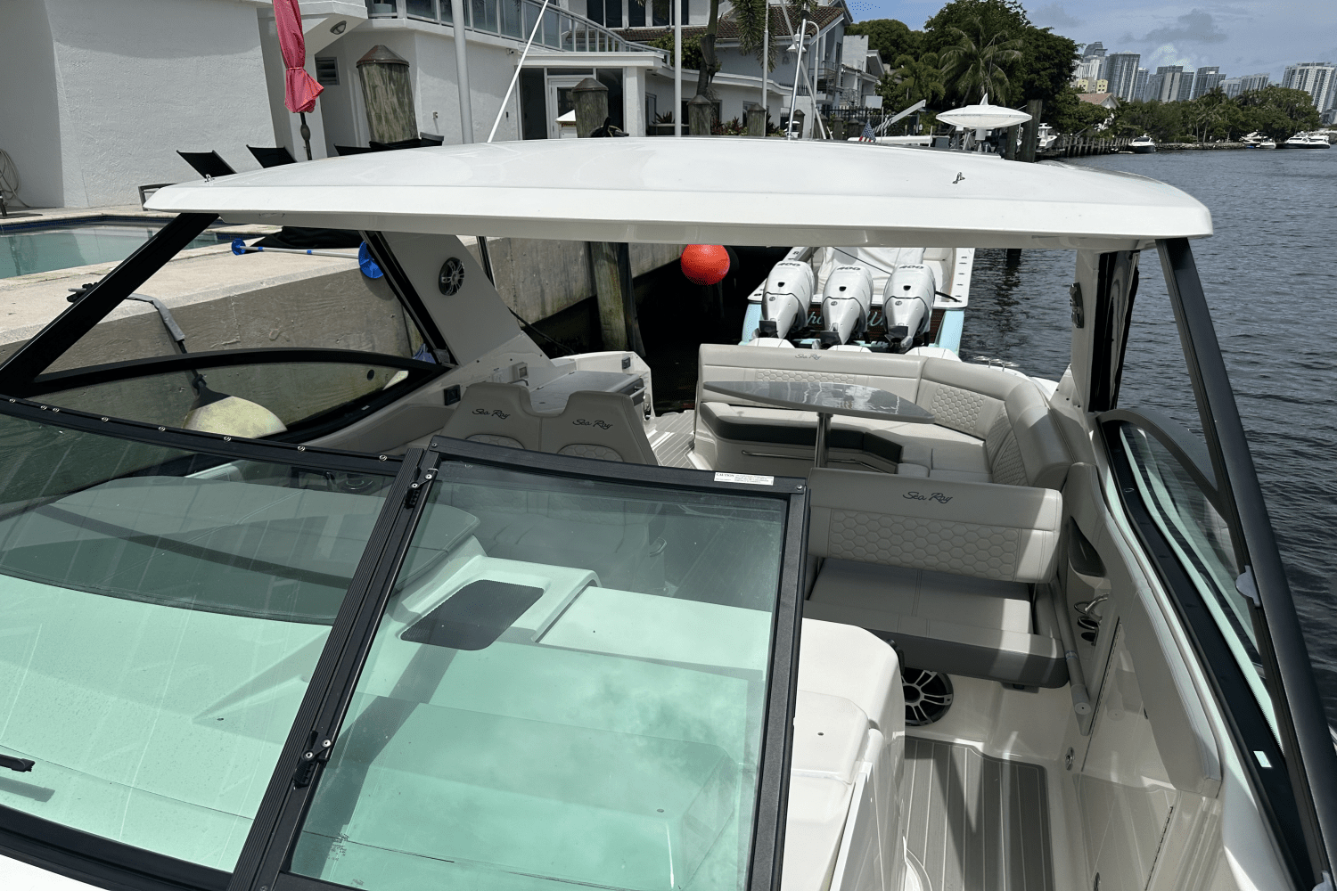 Slide: The Image of Sea Ray 320 DA-OB 2023 - 11