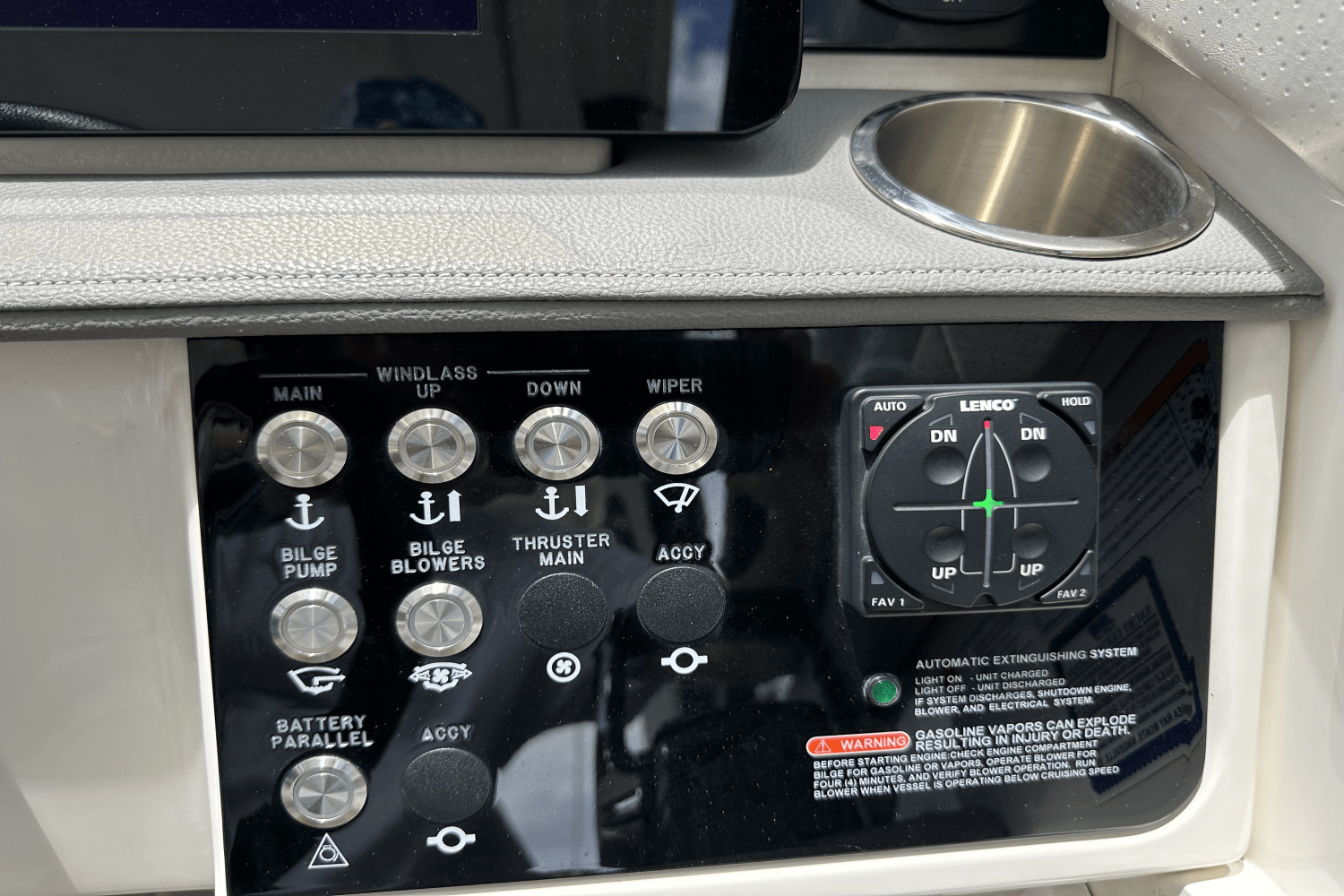 Slide: The Image of Sea Ray 320 DA-OB 2023 - 15