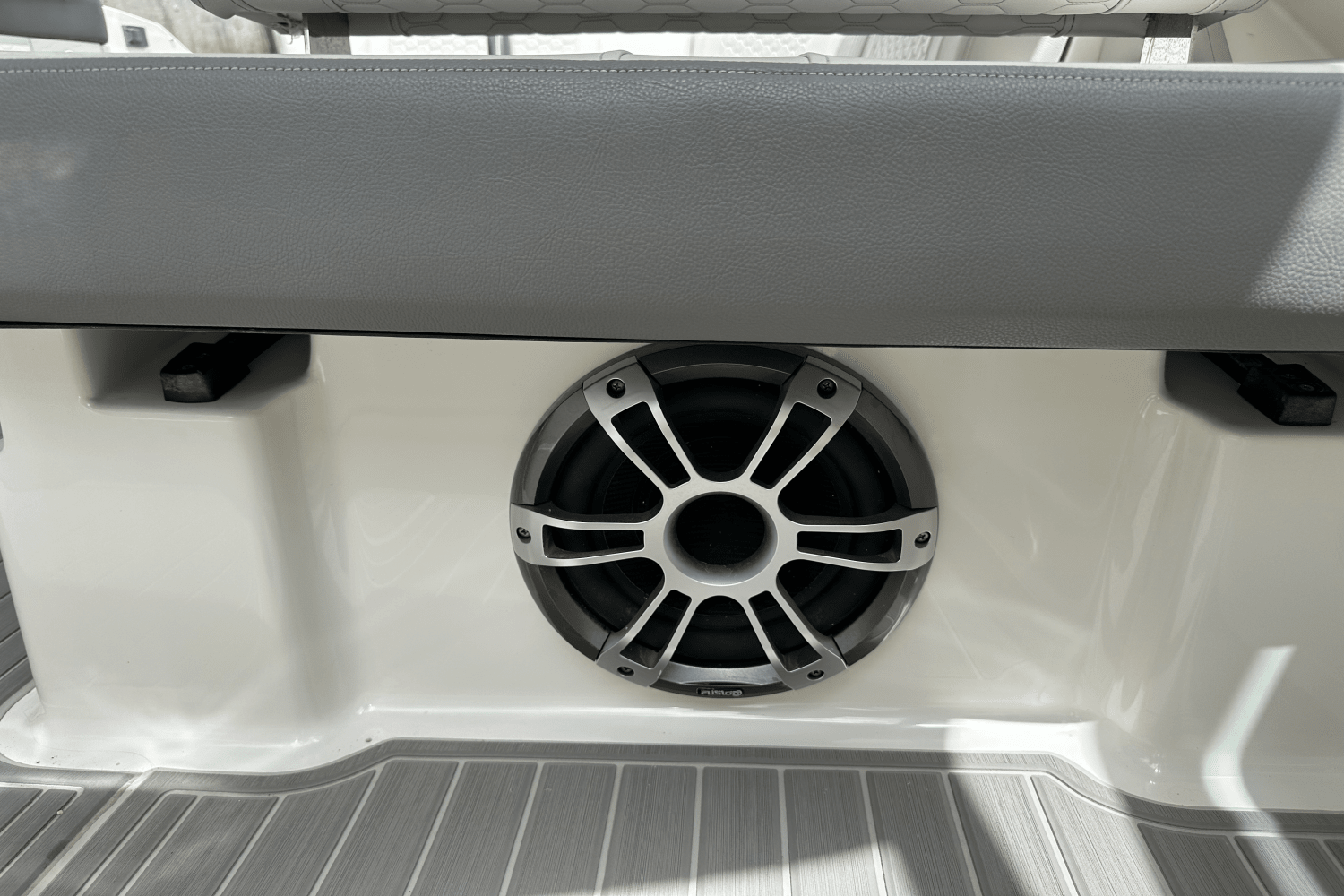 Slide: The Image of Sea Ray 320 DA-OB 2023 - 19