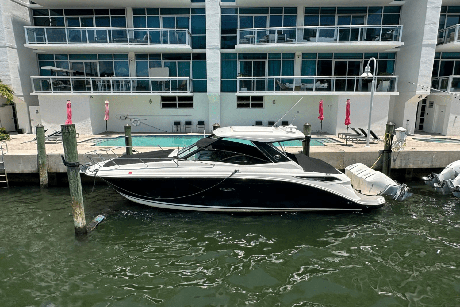 Slide: The Image of Sea Ray 320 DA-OB 2023 - 2