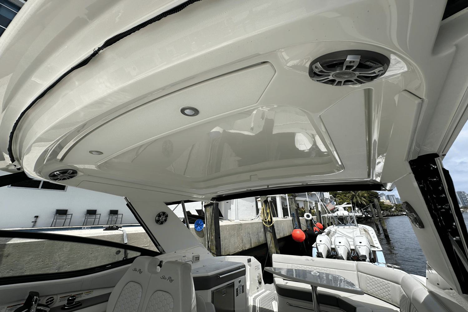 Slide: The Image of Sea Ray 320 DA-OB 2023 - 20