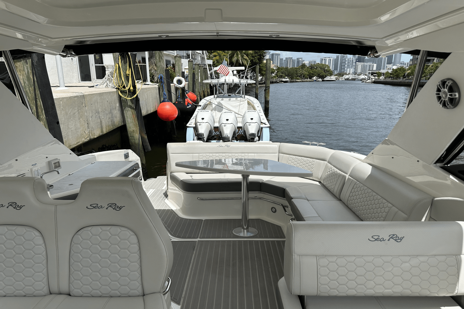 Slide: The Image of Sea Ray 320 DA-OB 2023 - 21