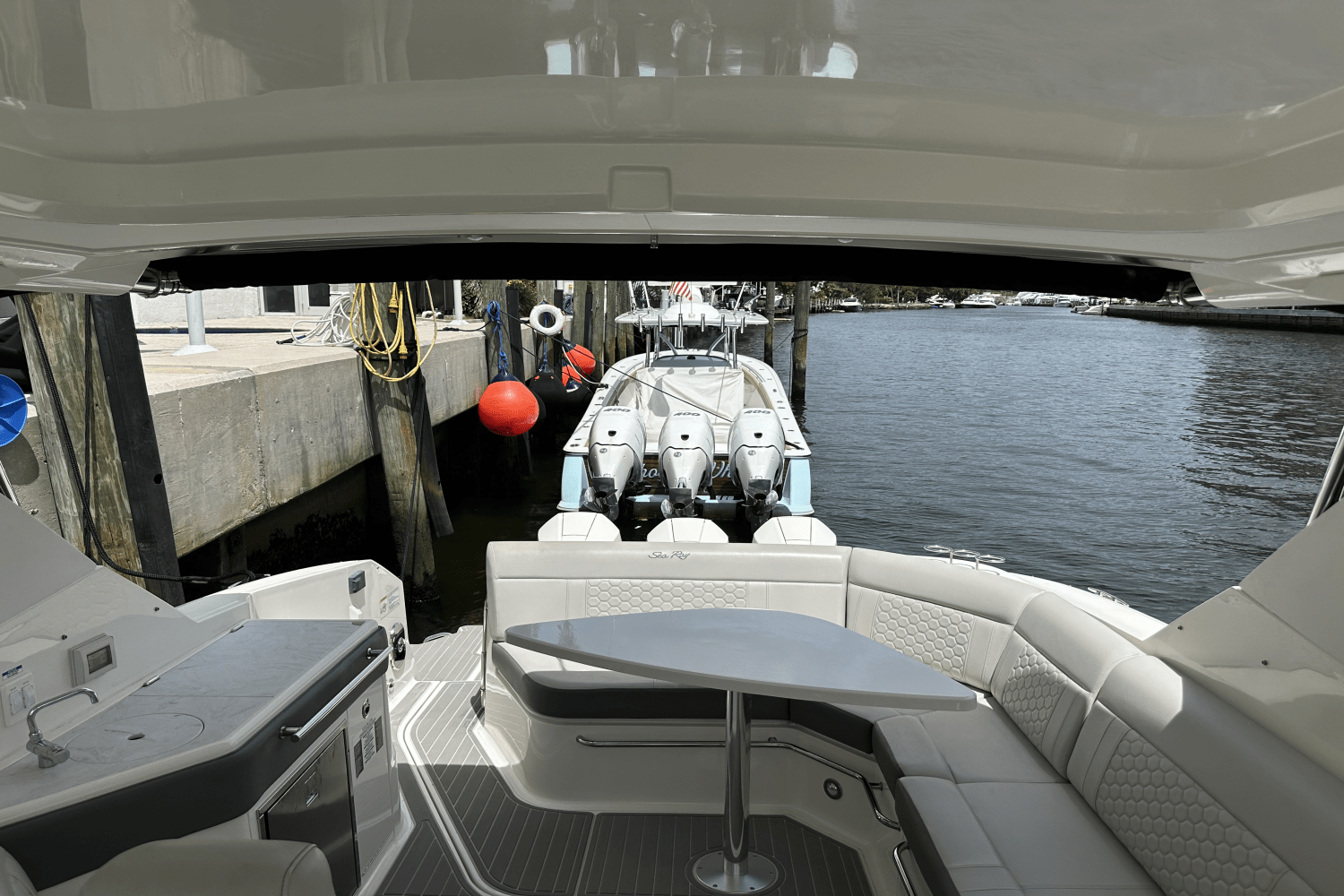 Slide: The Image of Sea Ray 320 DA-OB 2023 - 22