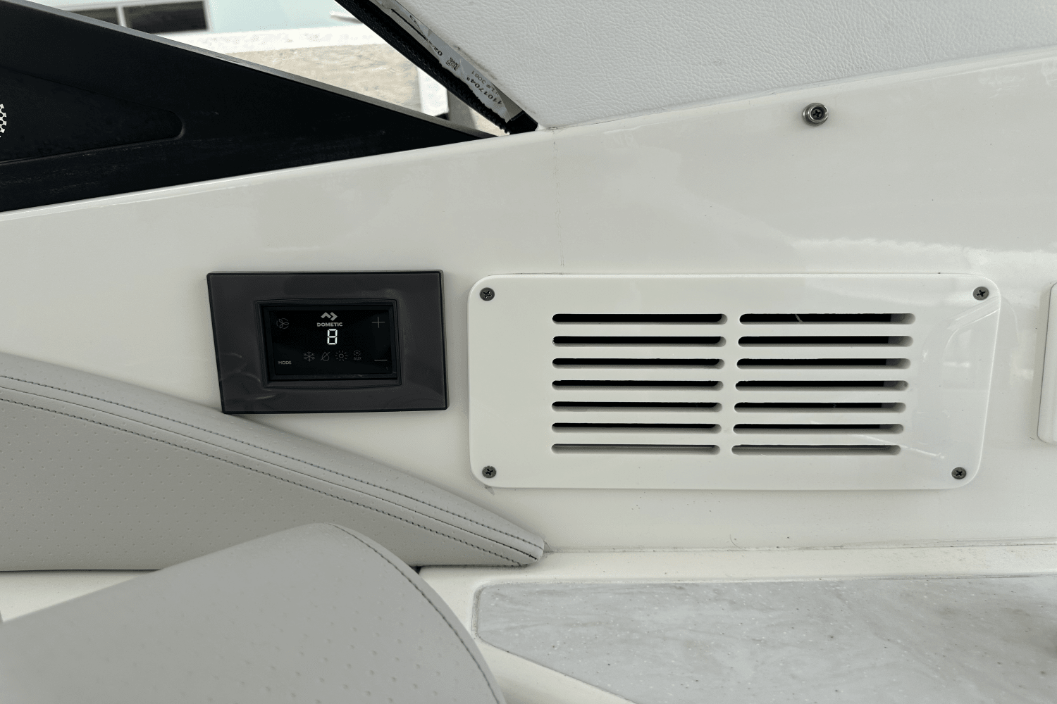 Slide: The Image of Sea Ray 320 DA-OB 2023 - 24