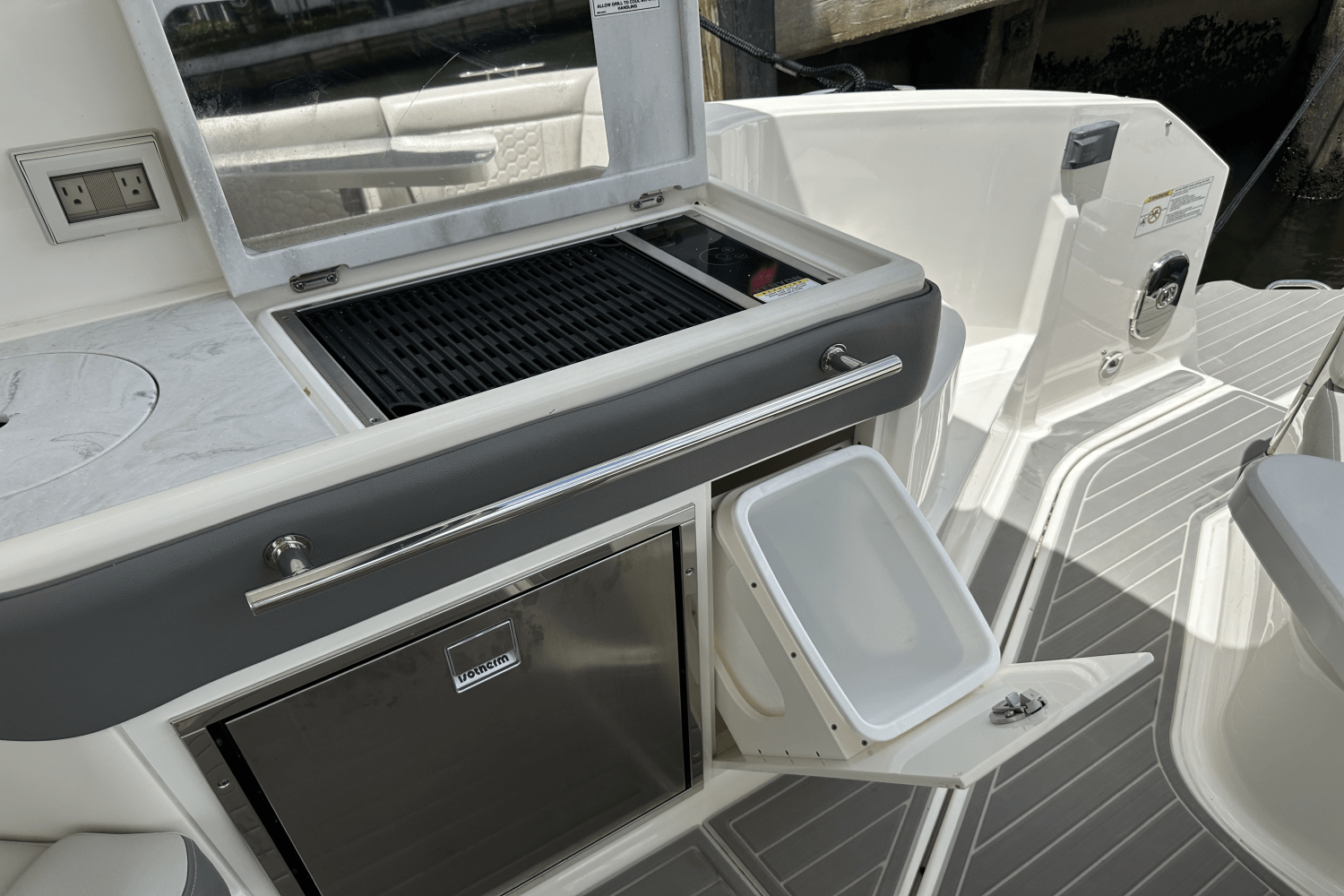 Slide: The Image of Sea Ray 320 DA-OB 2023 - 27