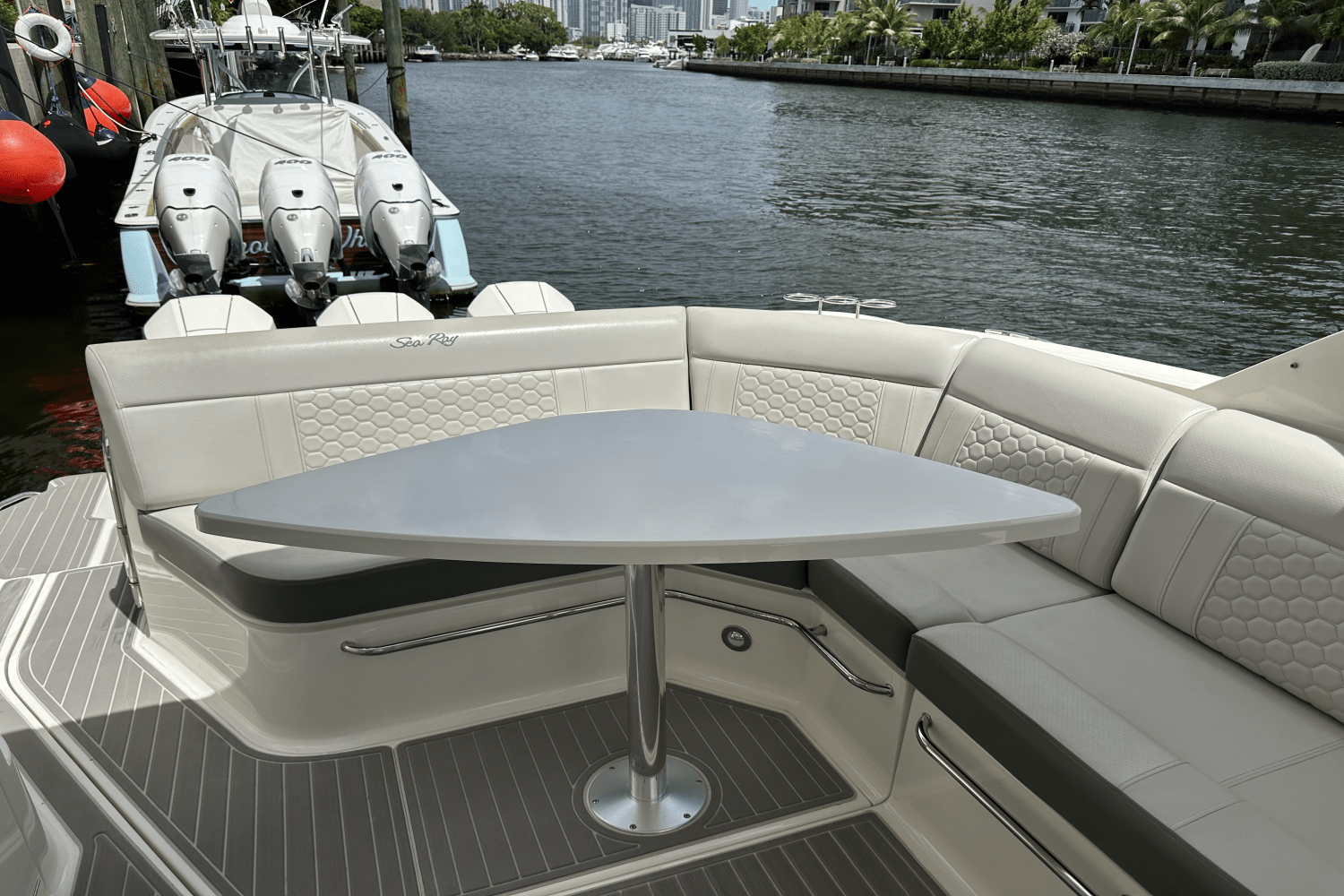 Slide: The Image of Sea Ray 320 DA-OB 2023 - 28