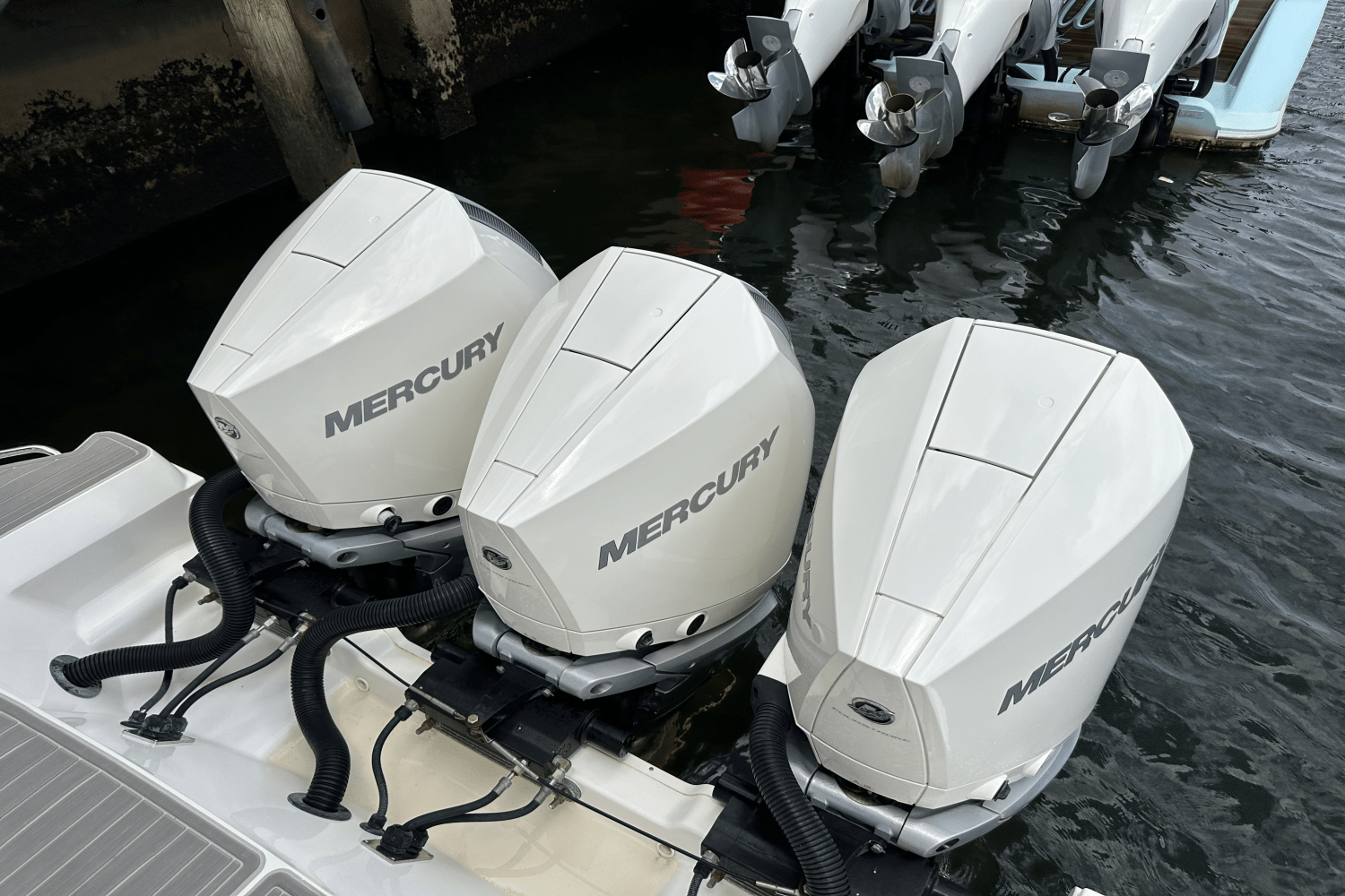 Slide: The Image of Sea Ray 320 DA-OB 2023 - 33