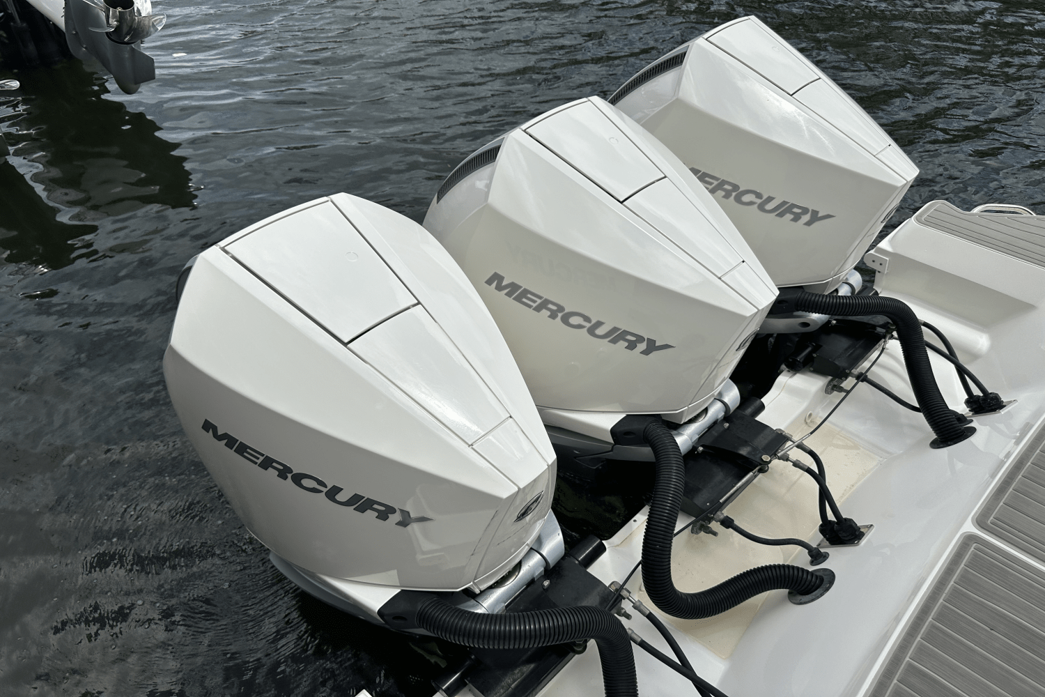 Slide: The Image of Sea Ray 320 DA-OB 2023 - 35