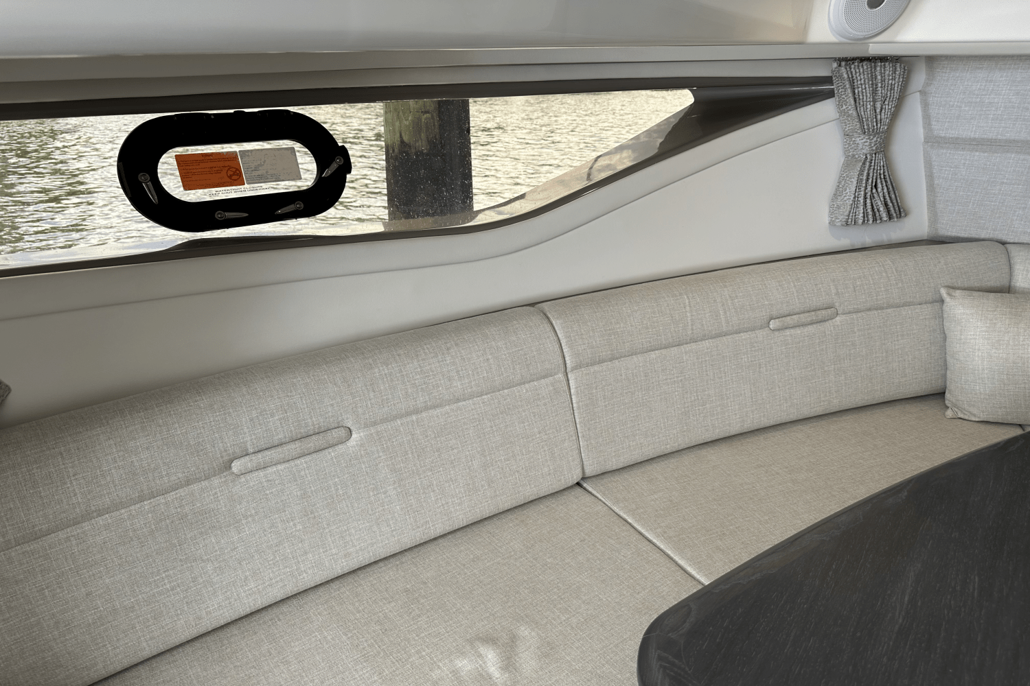 Slide: The Image of Sea Ray 320 DA-OB 2023 - 38