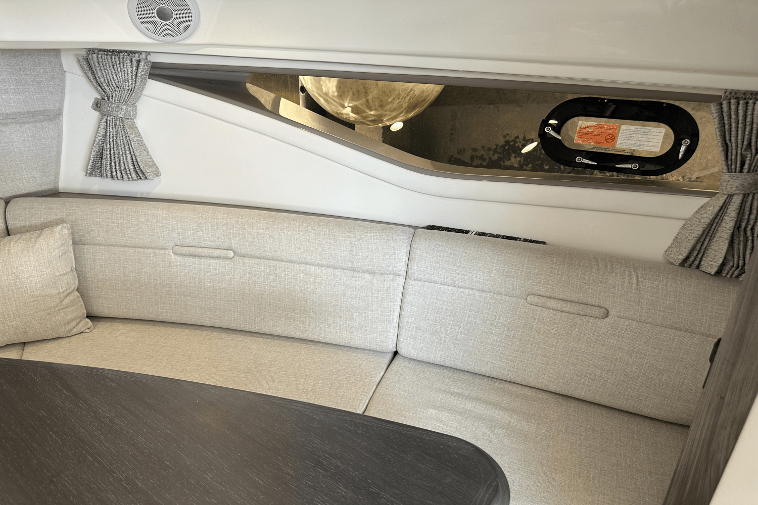 Slide: The Image of Sea Ray 320 DA-OB 2023 - 39