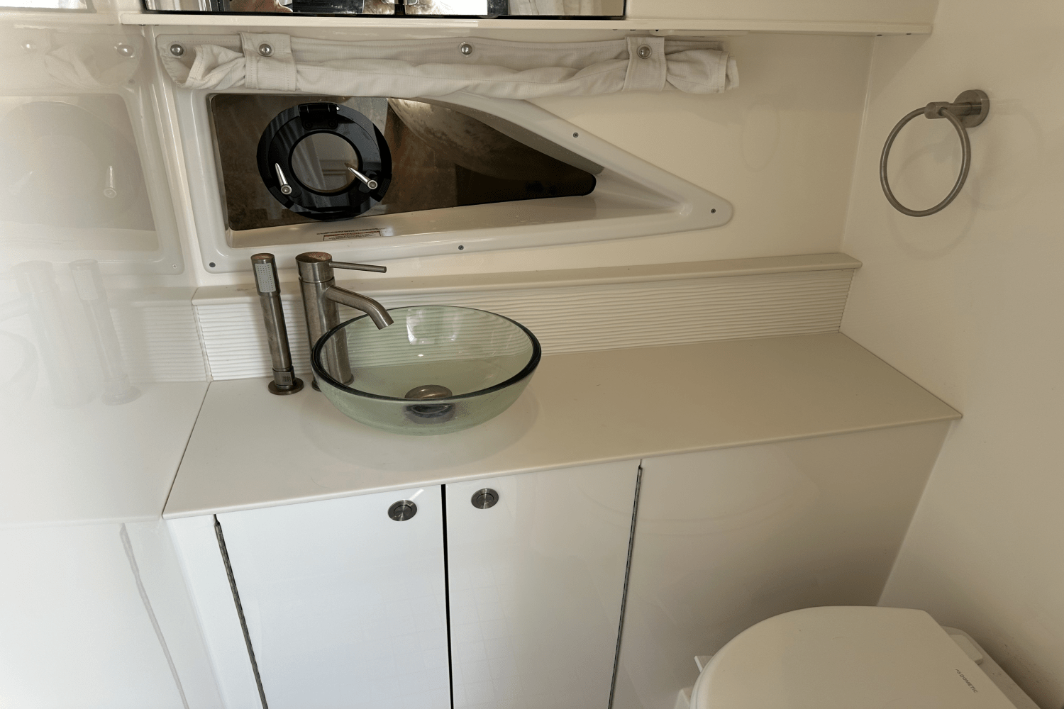 Slide: The Image of Sea Ray 320 DA-OB 2023 - 45