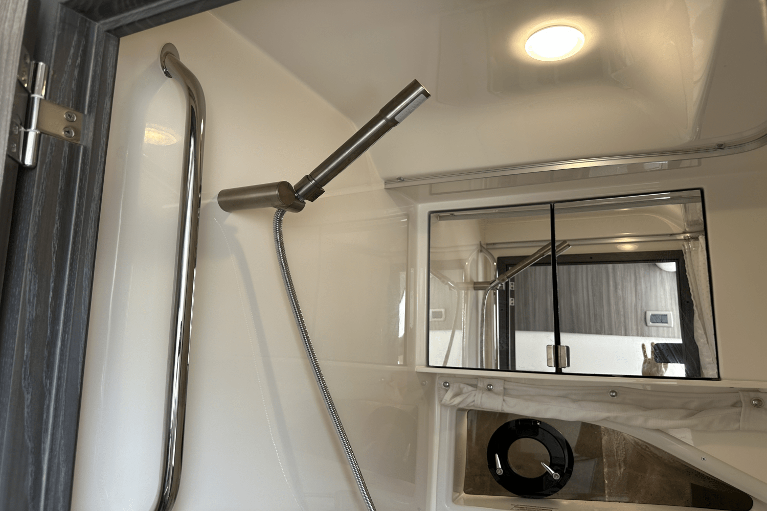 Slide: The Image of Sea Ray 320 DA-OB 2023 - 46