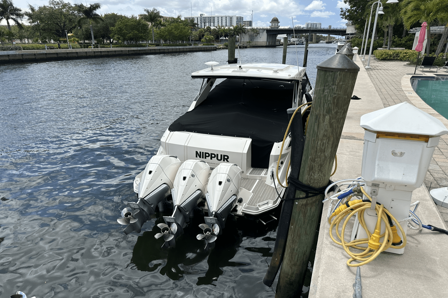 Slide: The Image of Sea Ray 320 DA-OB 2023 - 6