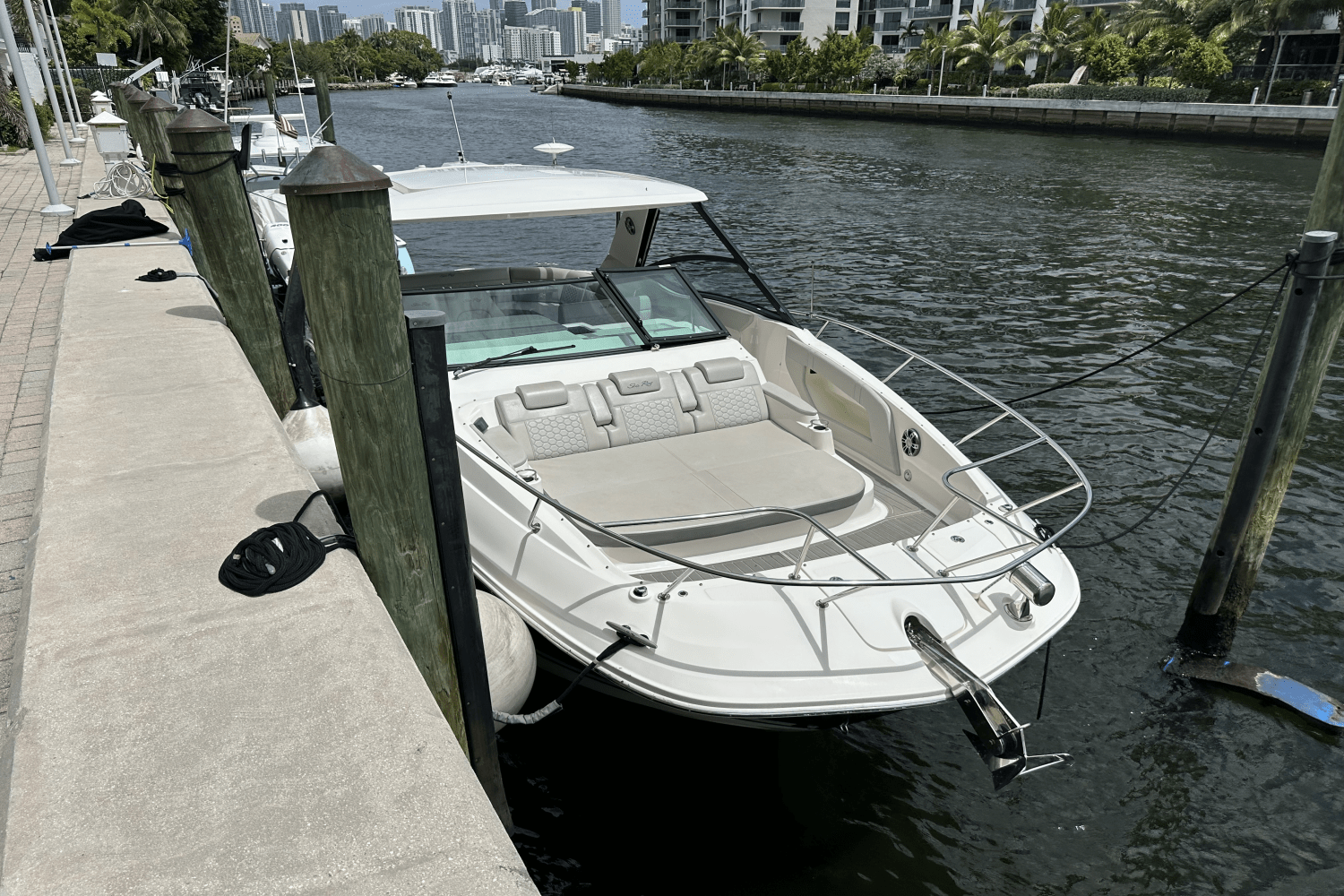 Slide: The Image of Sea Ray 320 DA-OB 2023 - 7