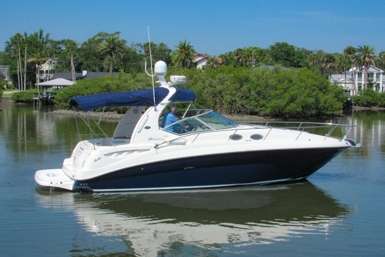 Slide: The Image of Sea Ray 320 Sundancer 2004 - 5350488