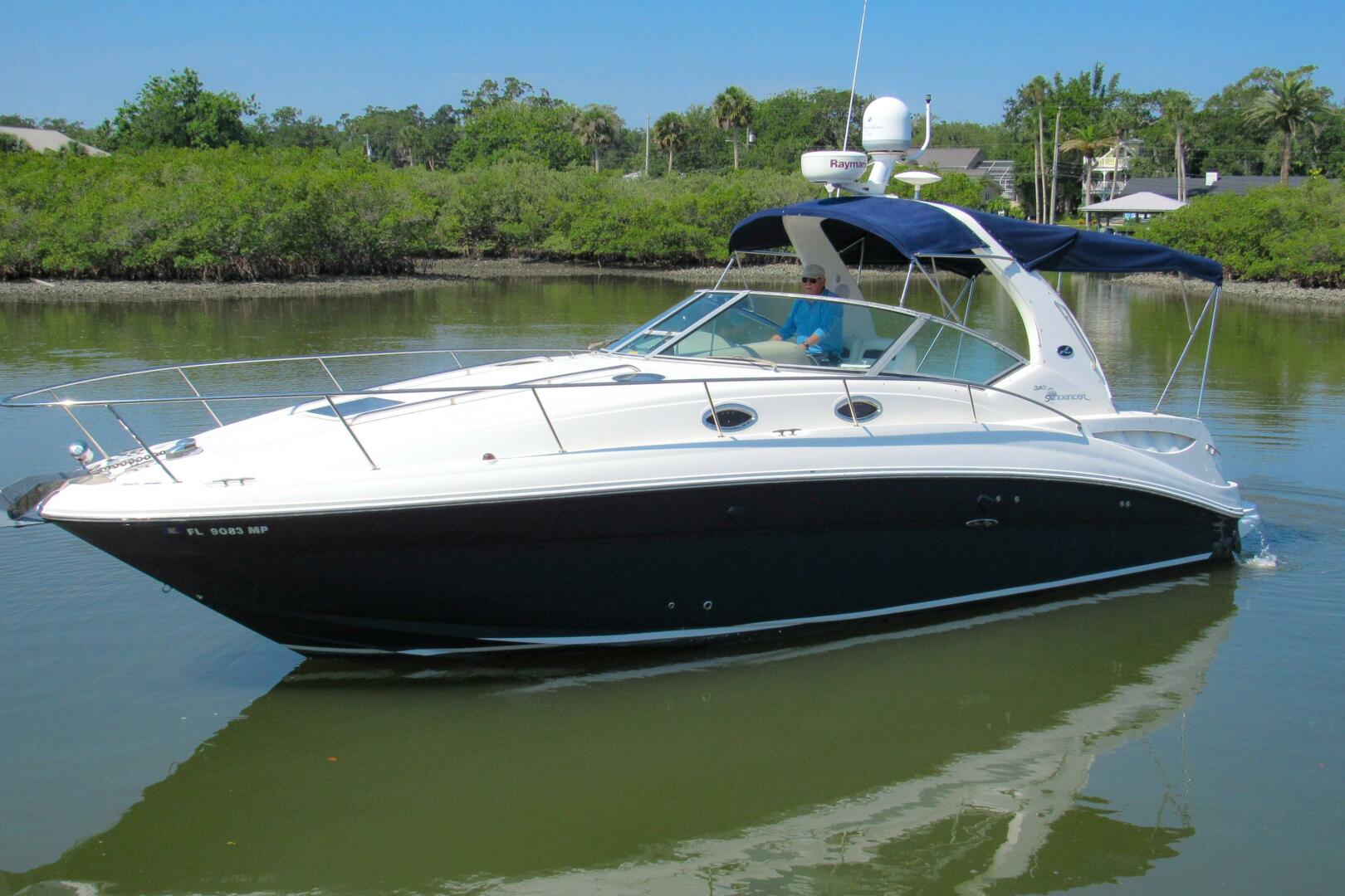 Slide: The Image of Sea Ray 320 Sundancer 2004 - 5350476