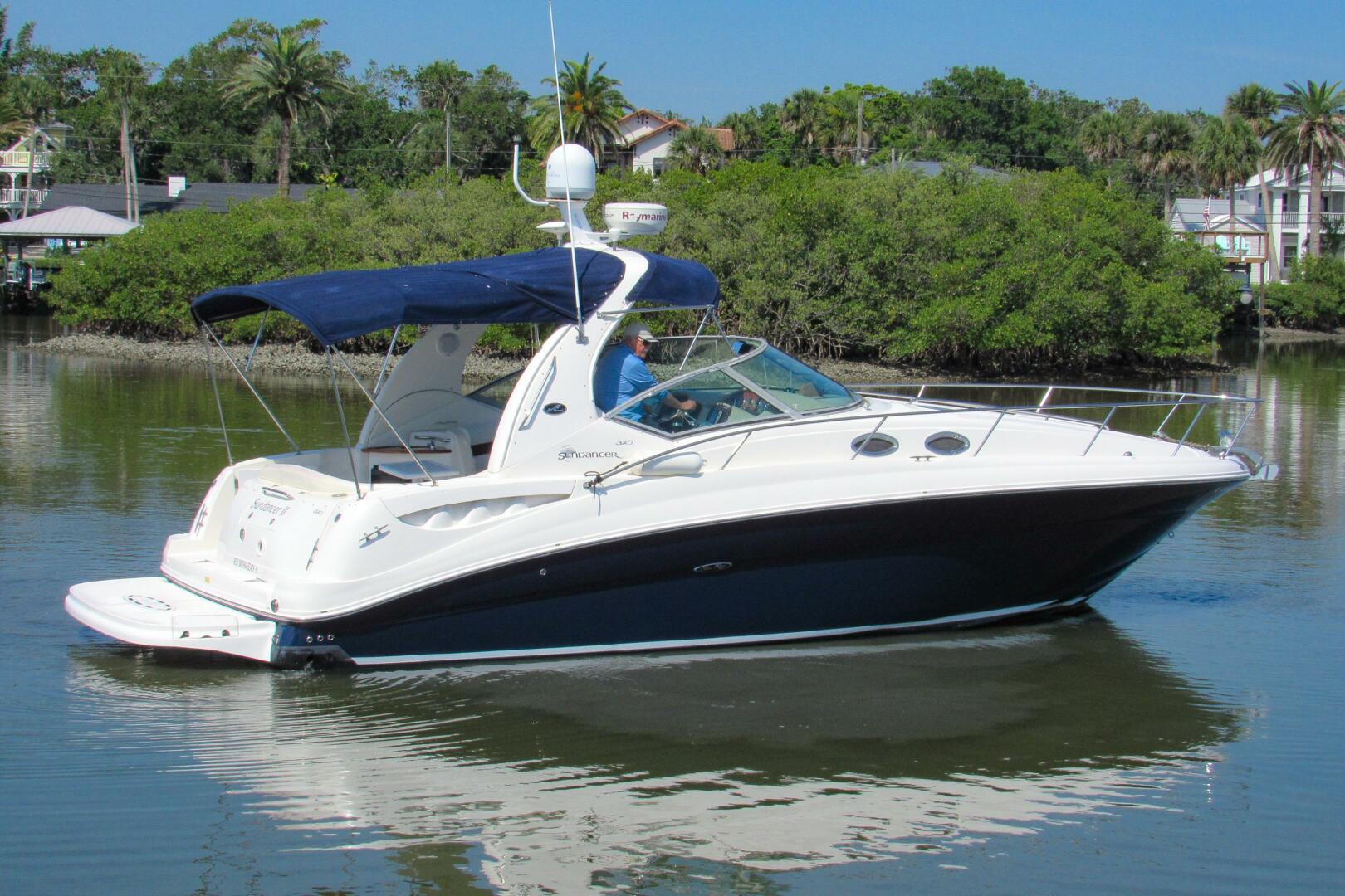 Slide: The Image of Sea Ray 320 Sundancer 2004 - 5350489