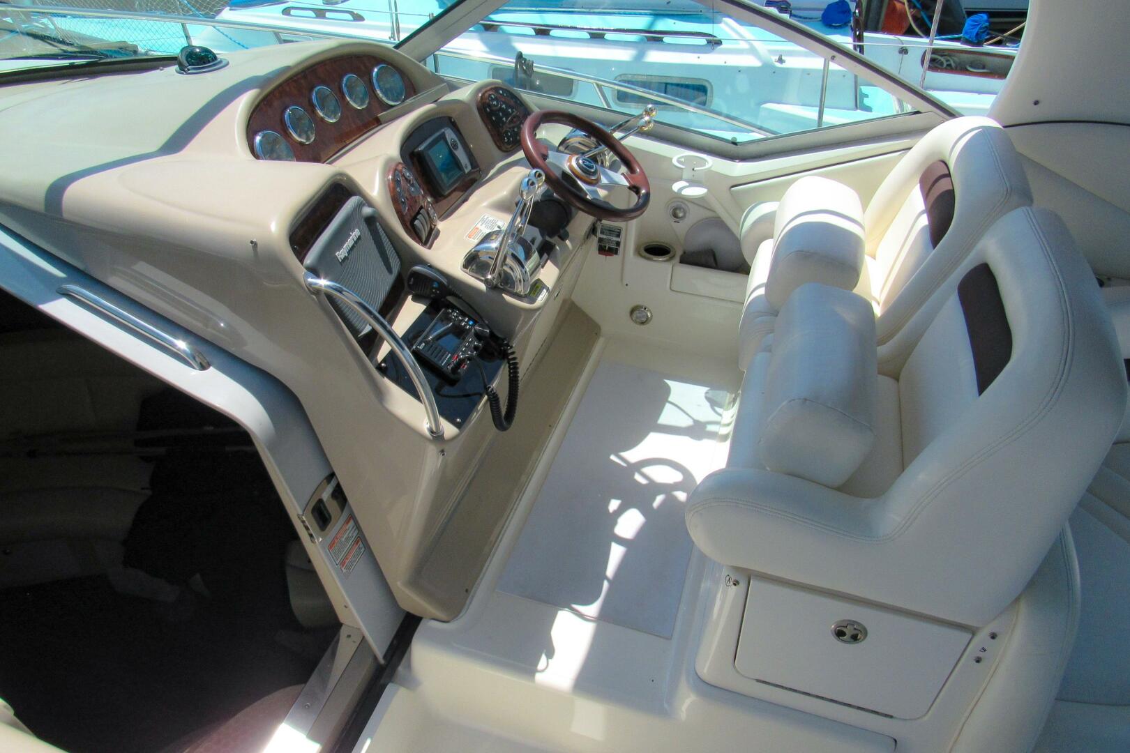 Slide: The Image of Sea Ray 320 Sundancer 2004 - 5350503