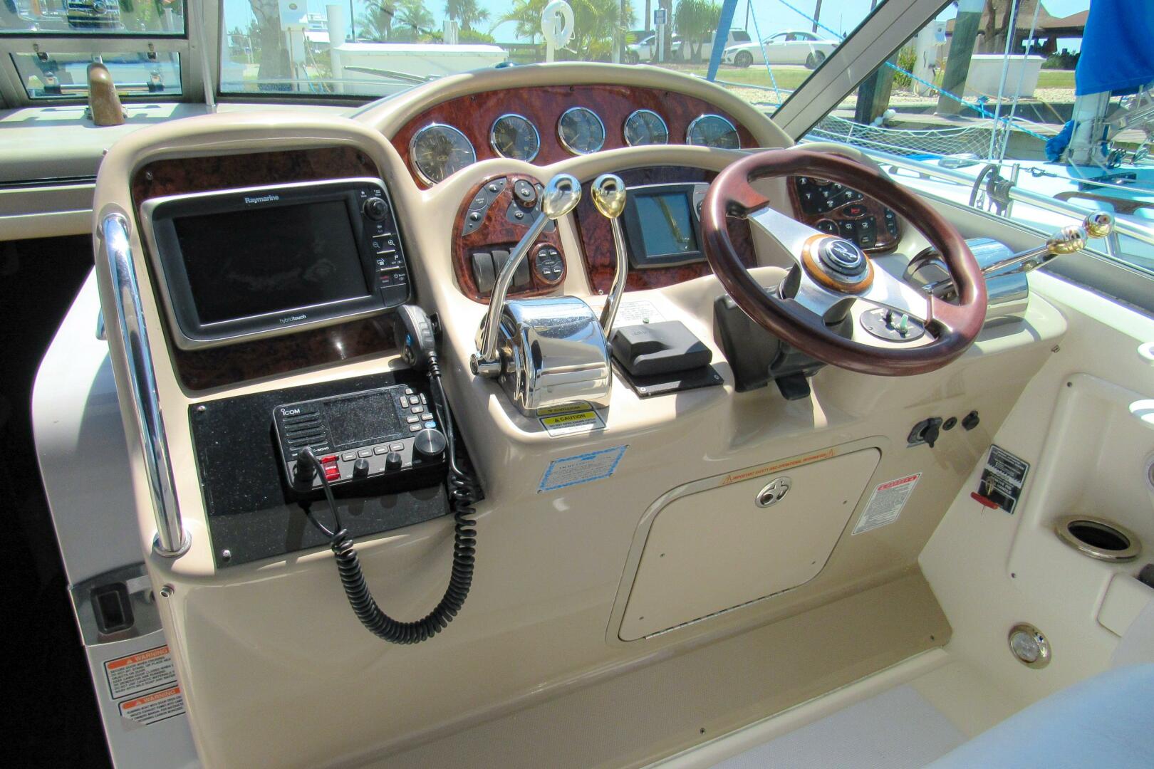 Slide: The Image of Sea Ray 320 Sundancer 2004 - 5350505