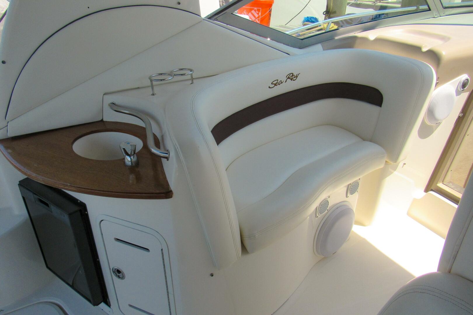 Slide: The Image of Sea Ray 320 Sundancer 2004 - 5350510