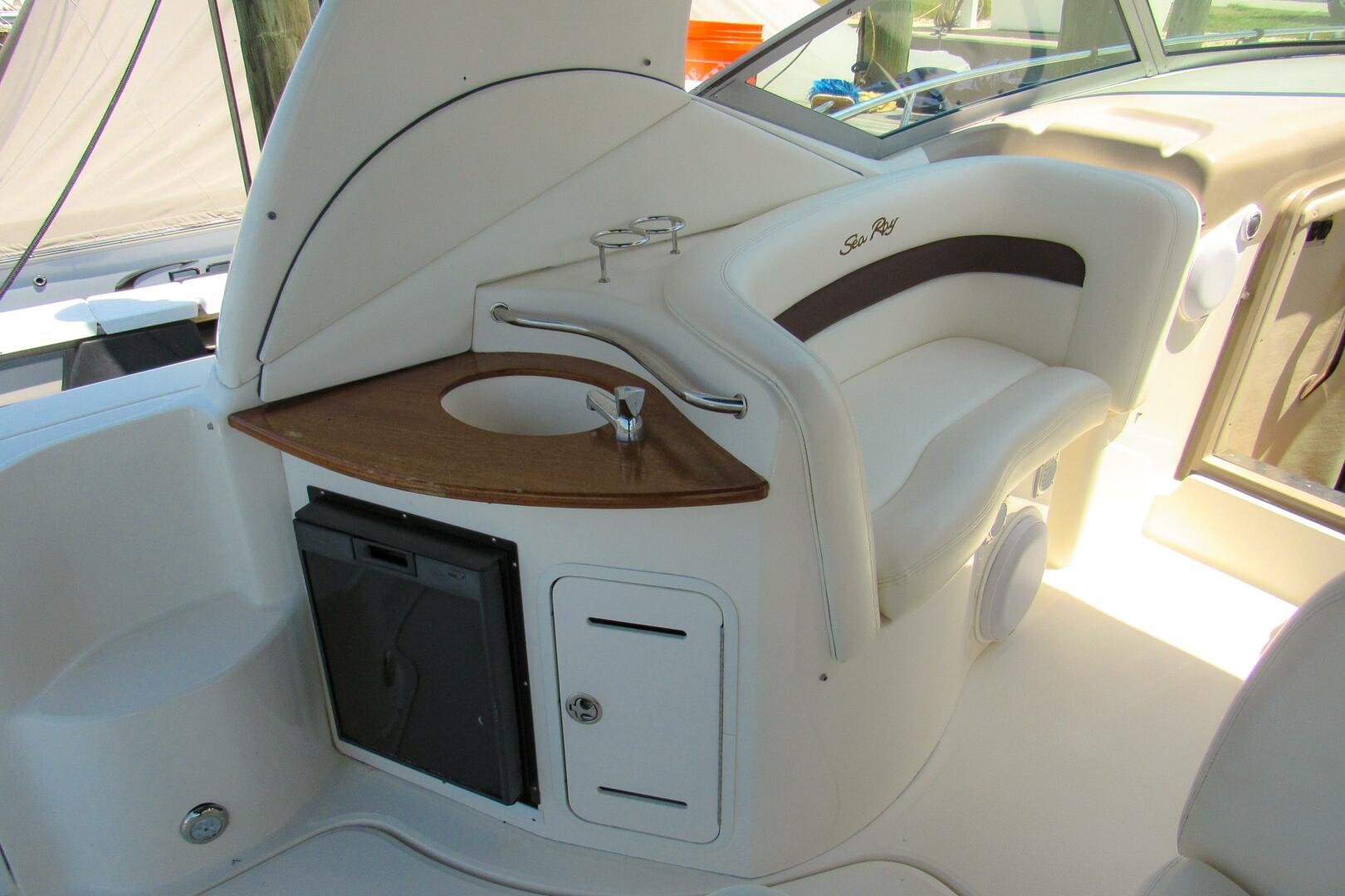 Slide: The Image of Sea Ray 320 Sundancer 2004 - 5350511