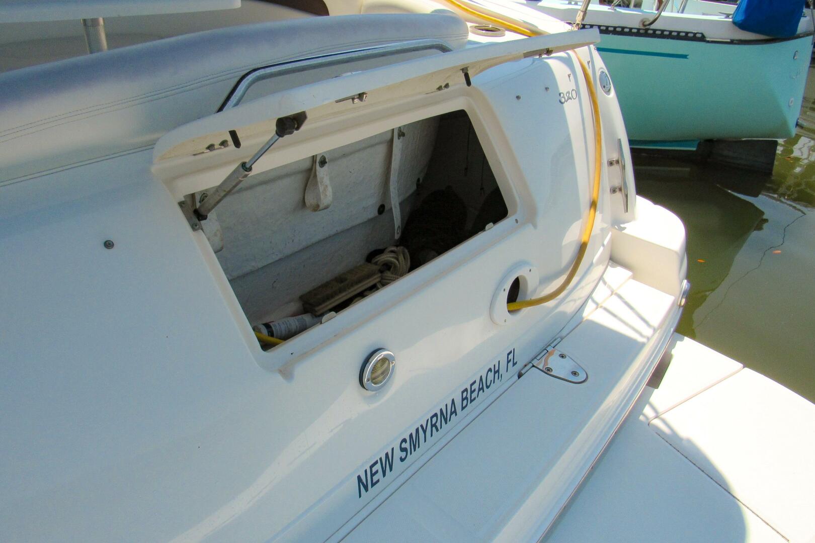 Slide: The Image of Sea Ray 320 Sundancer 2004 - 5350526