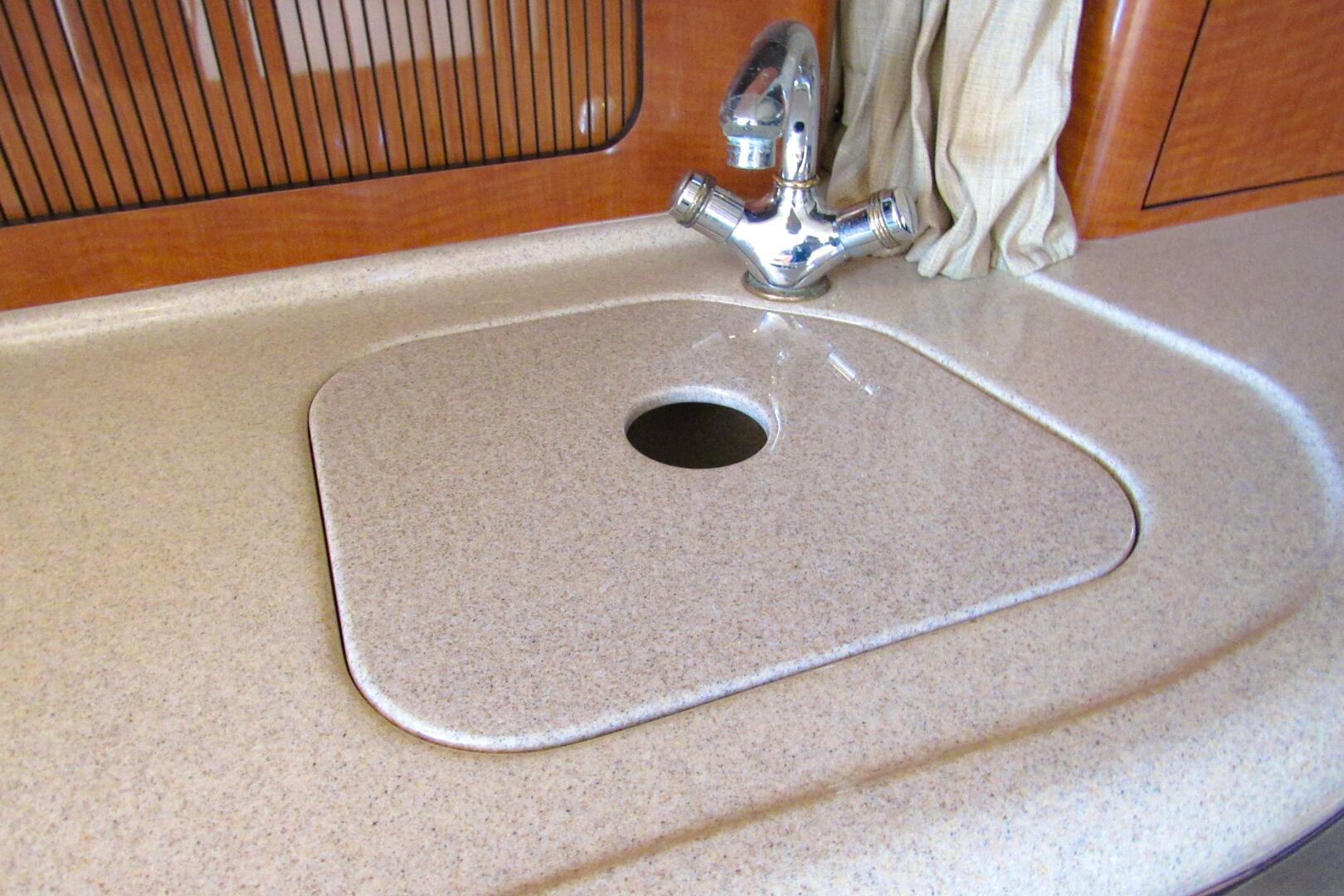 Slide: The Image of Sea Ray 320 Sundancer 2004 - 5350558