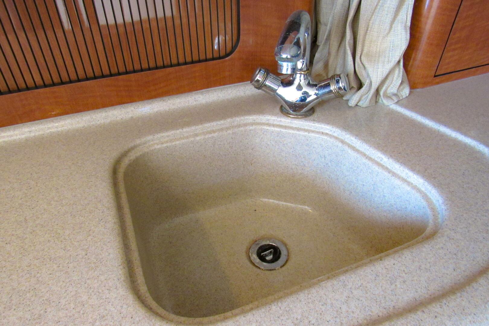 Slide: The Image of Sea Ray 320 Sundancer 2004 - 5350559