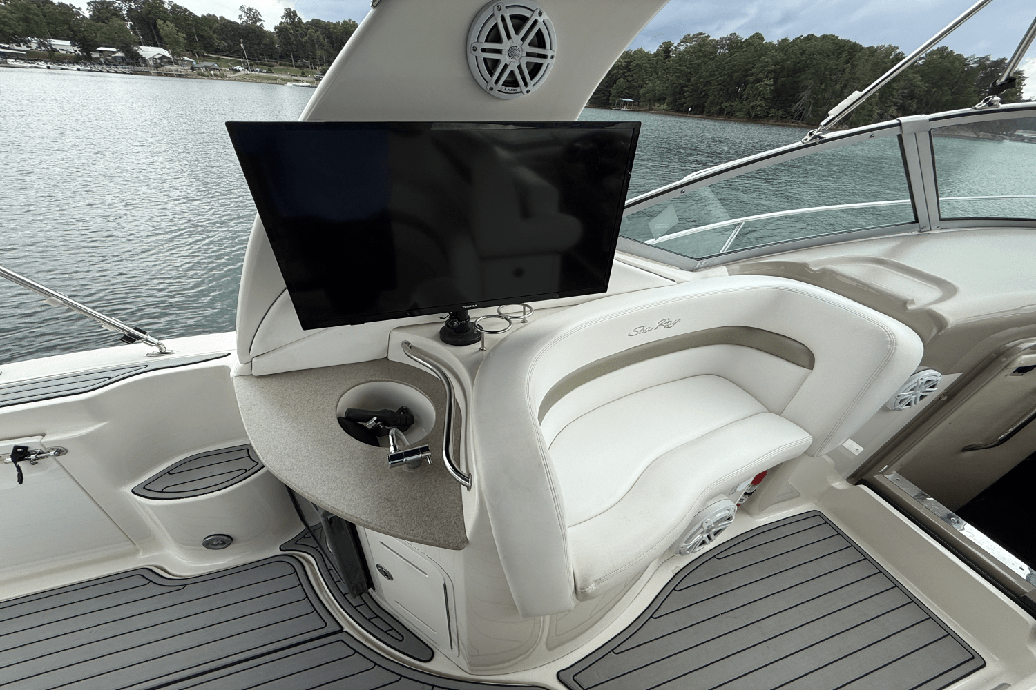 Slide: The Image of Sea Ray 320 Sundancer 2006 - 19