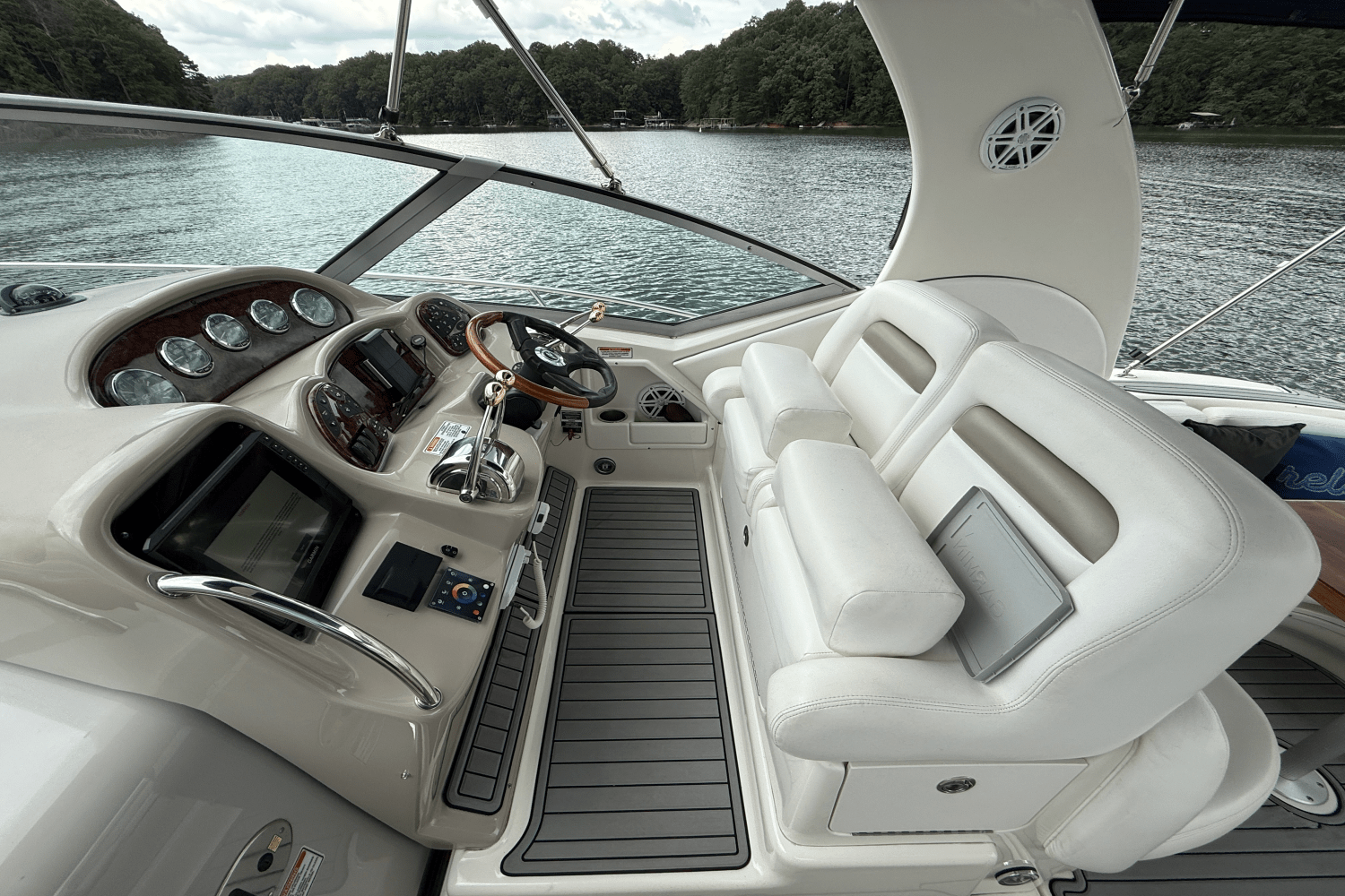 Slide: The Image of Sea Ray 320 Sundancer 2006 - 20