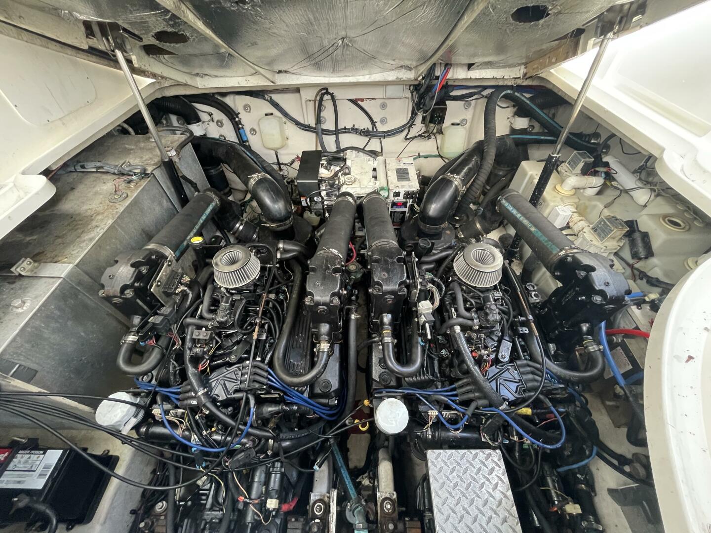 Slide: The Image of Twin MerCruiser 350 Mag MPI - 5108263