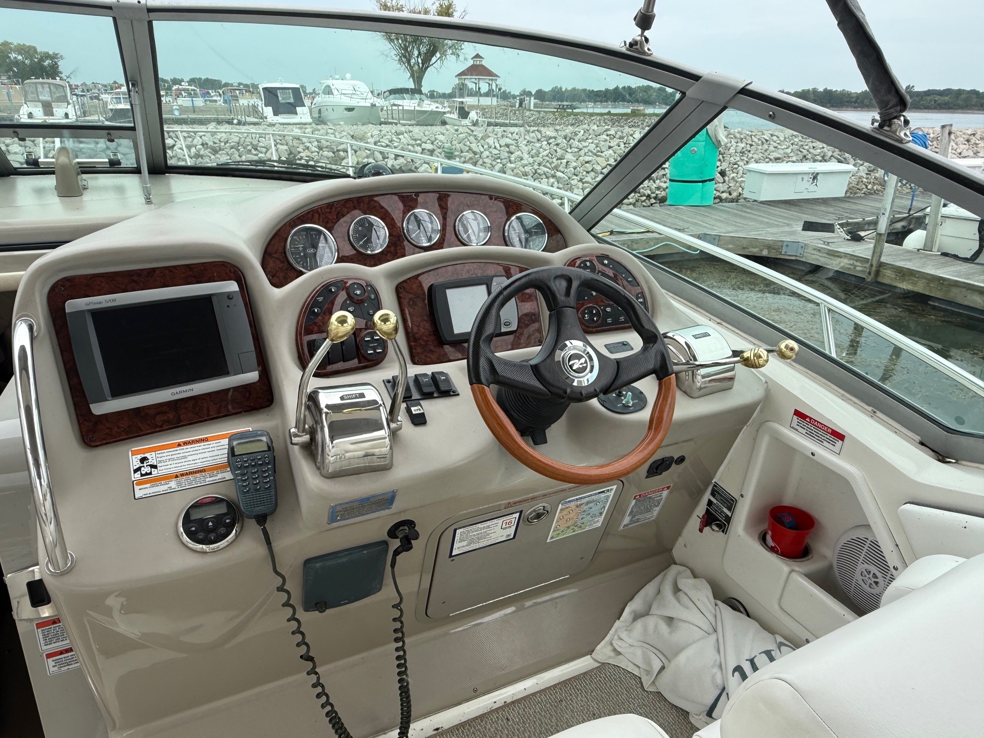 Slide: The Image of Sea Ray 320 SUNDANCER 2007 - 11