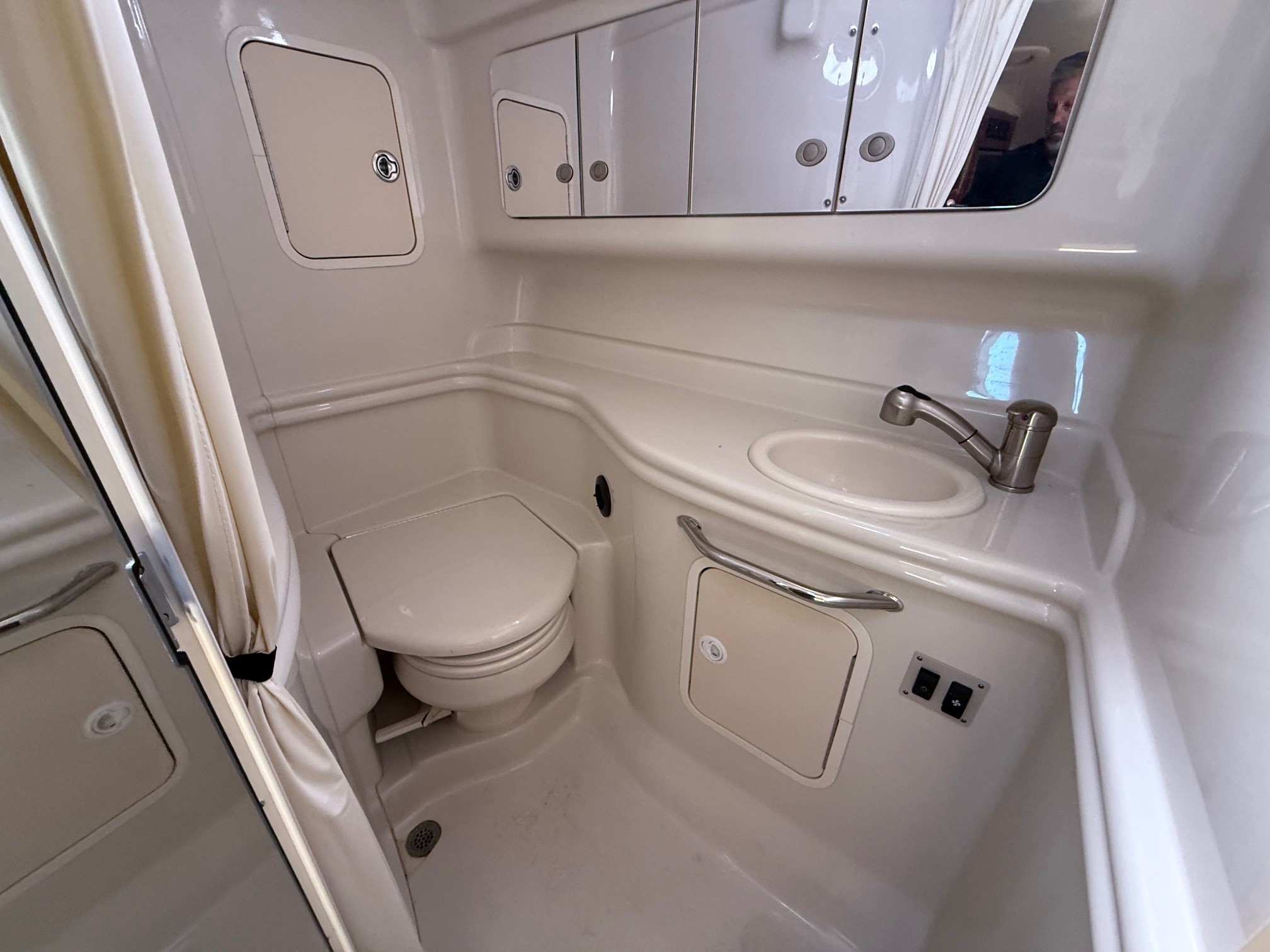 Slide: The Image of Sea Ray 320 SUNDANCER 2007 - 18