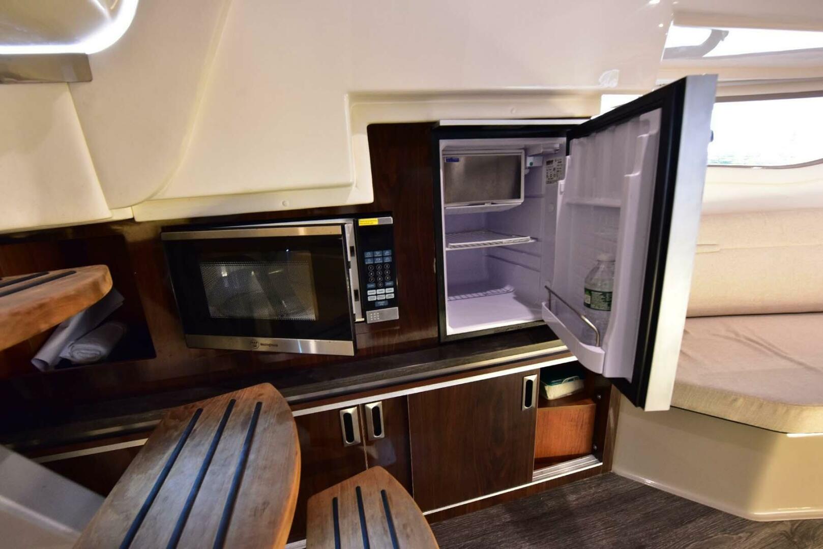 Slide: The Image of Sea Ray 320 Sundancer 2019 - 4580360