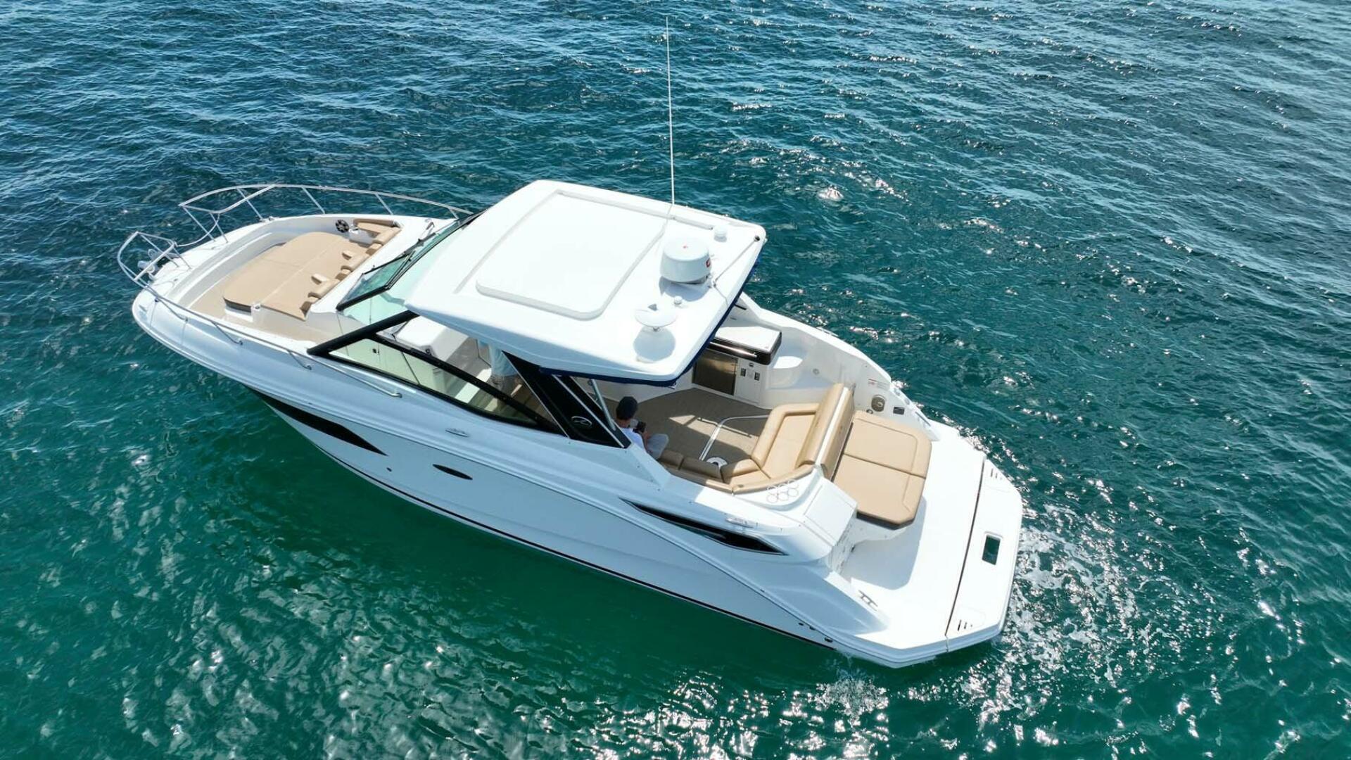Slide: The Image of Sea Ray 320 Sundancer 2019 - 4580339