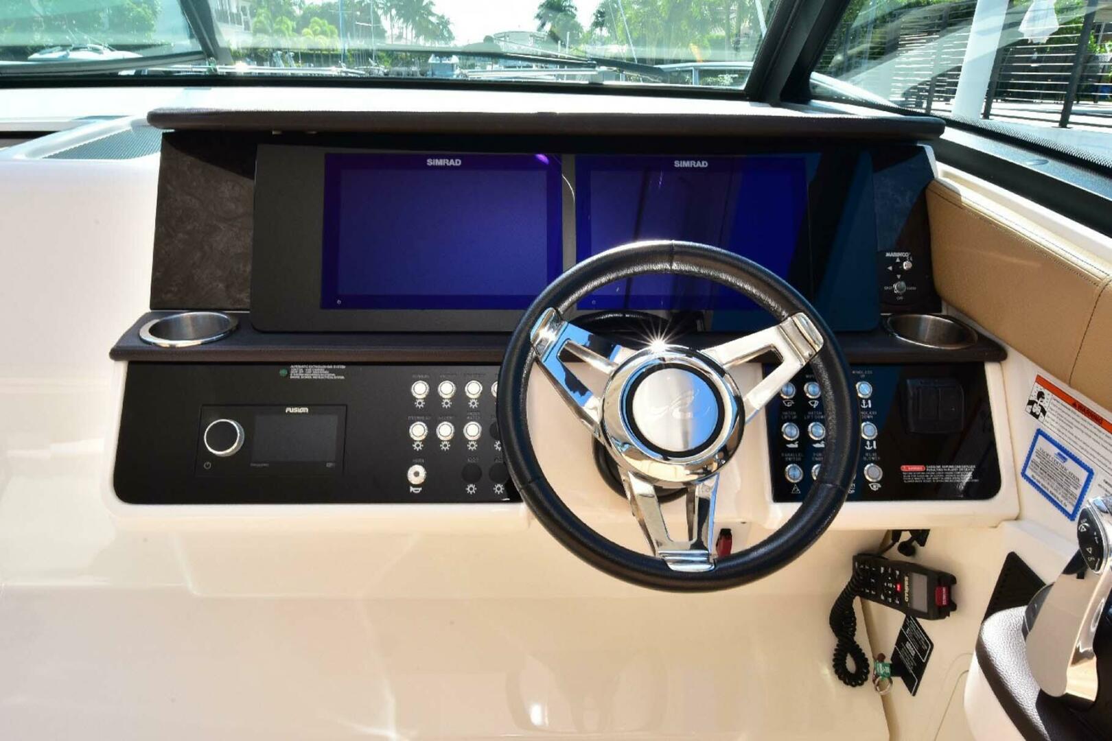 Slide: The Image of Sea Ray 320 Sundancer 2019 - 4580344