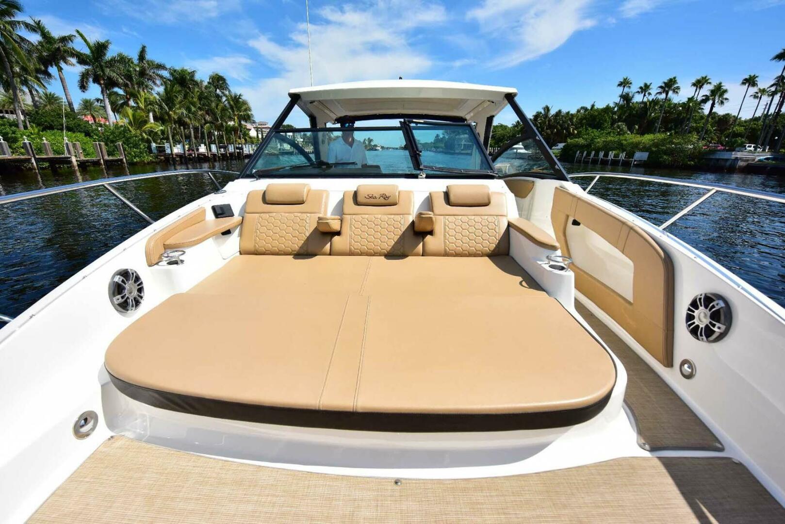 Slide: The Image of Sea Ray 320 Sundancer 2019 - 4580350