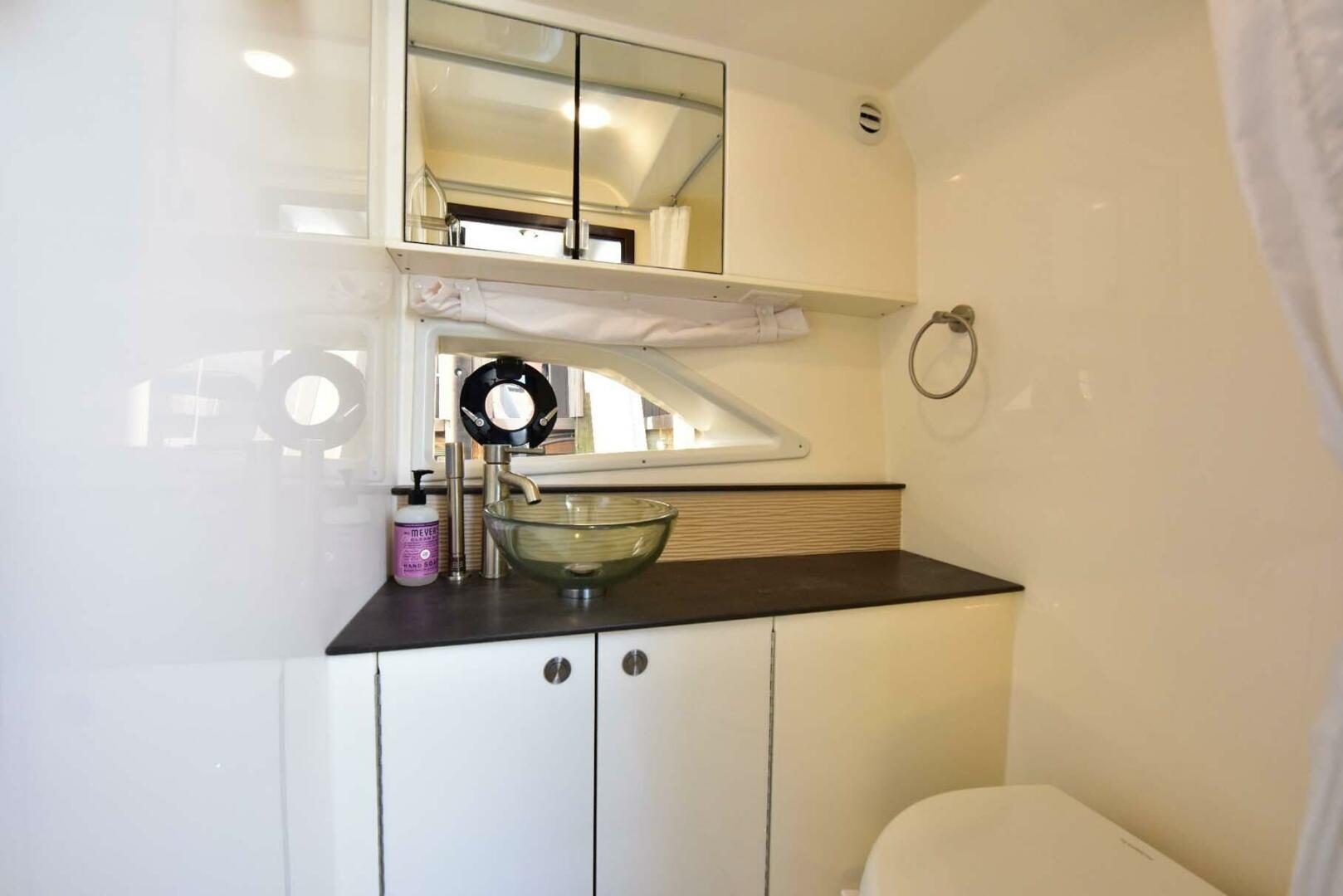 Slide: The Image of Sea Ray 320 Sundancer 2019 - 4580352