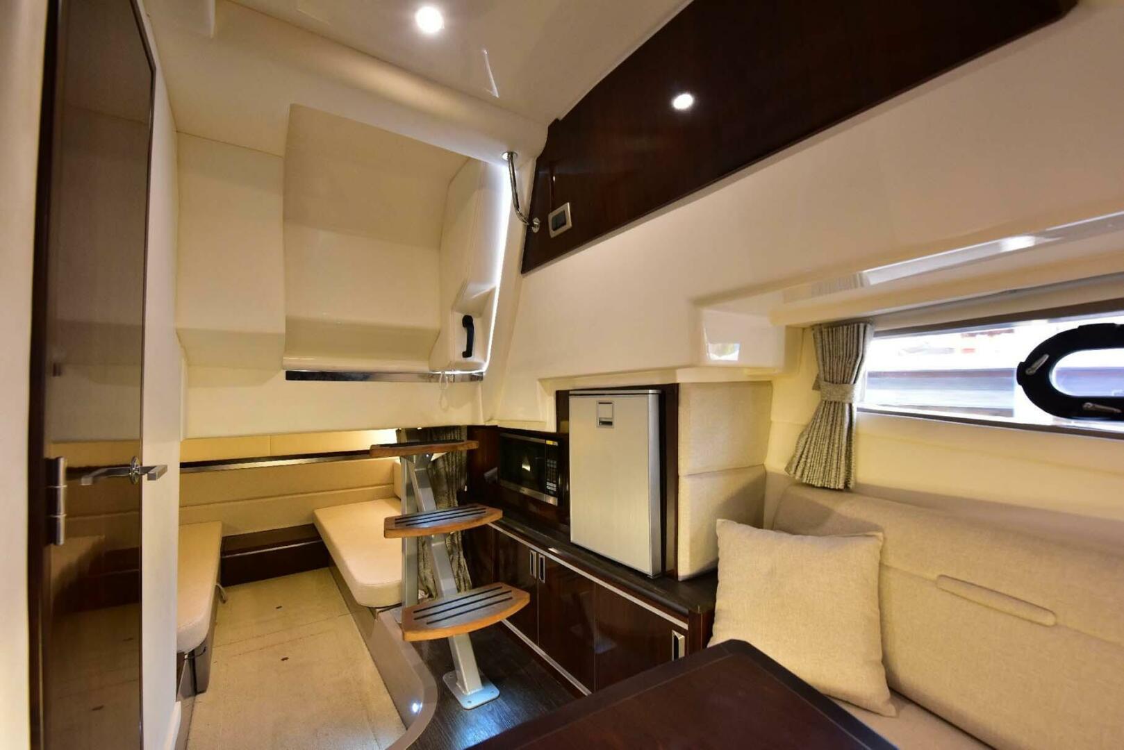 Slide: The Image of Sea Ray 320 Sundancer 2019 - 4580354